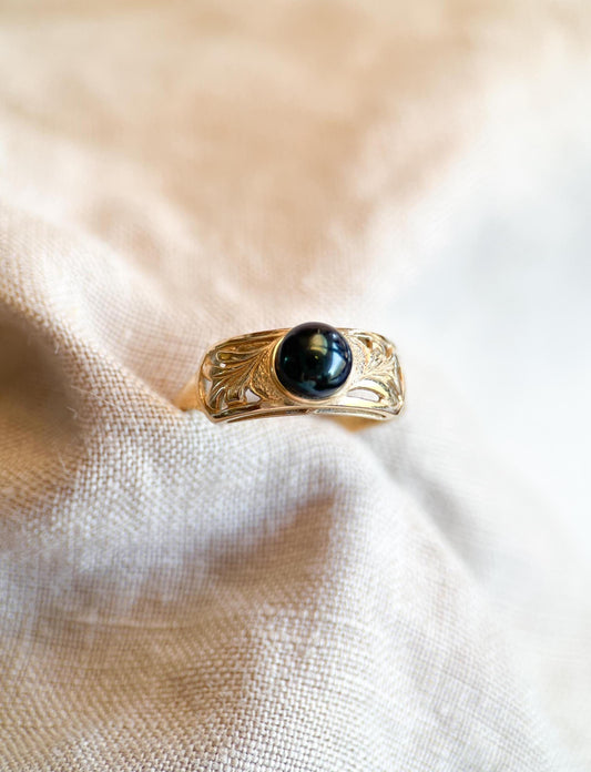 Vintage Black Pearl Floral Filigree Ring in 14k Gold