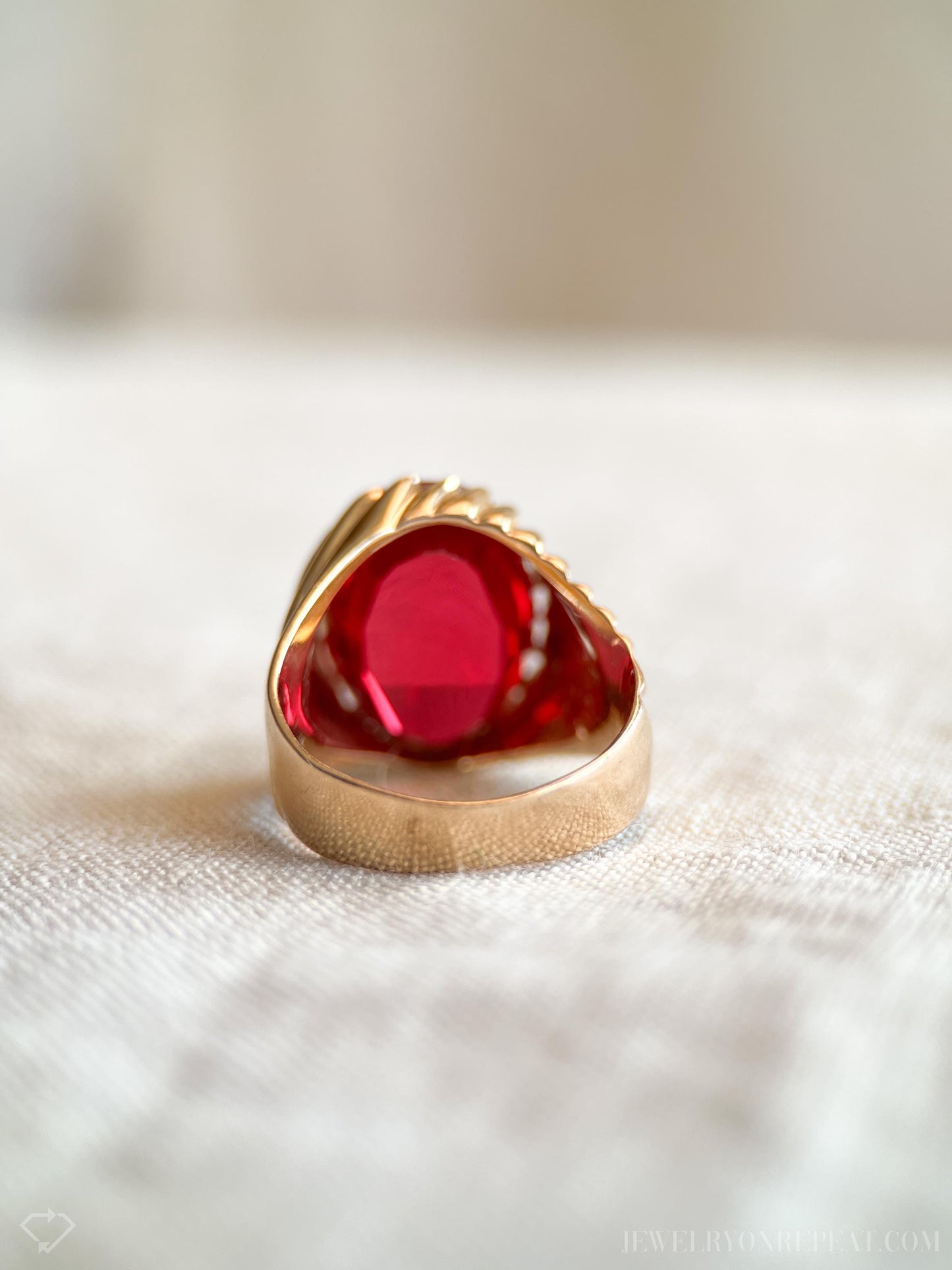 Vintage Ruby Cabochon Gemstone Ring in 18k Gold