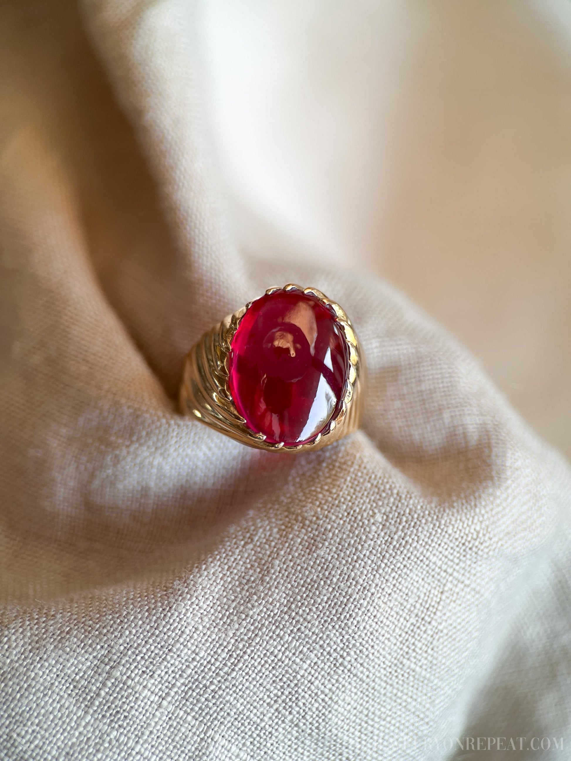 Vintage Ruby Cabochon Gemstone Ring in 18k Gold