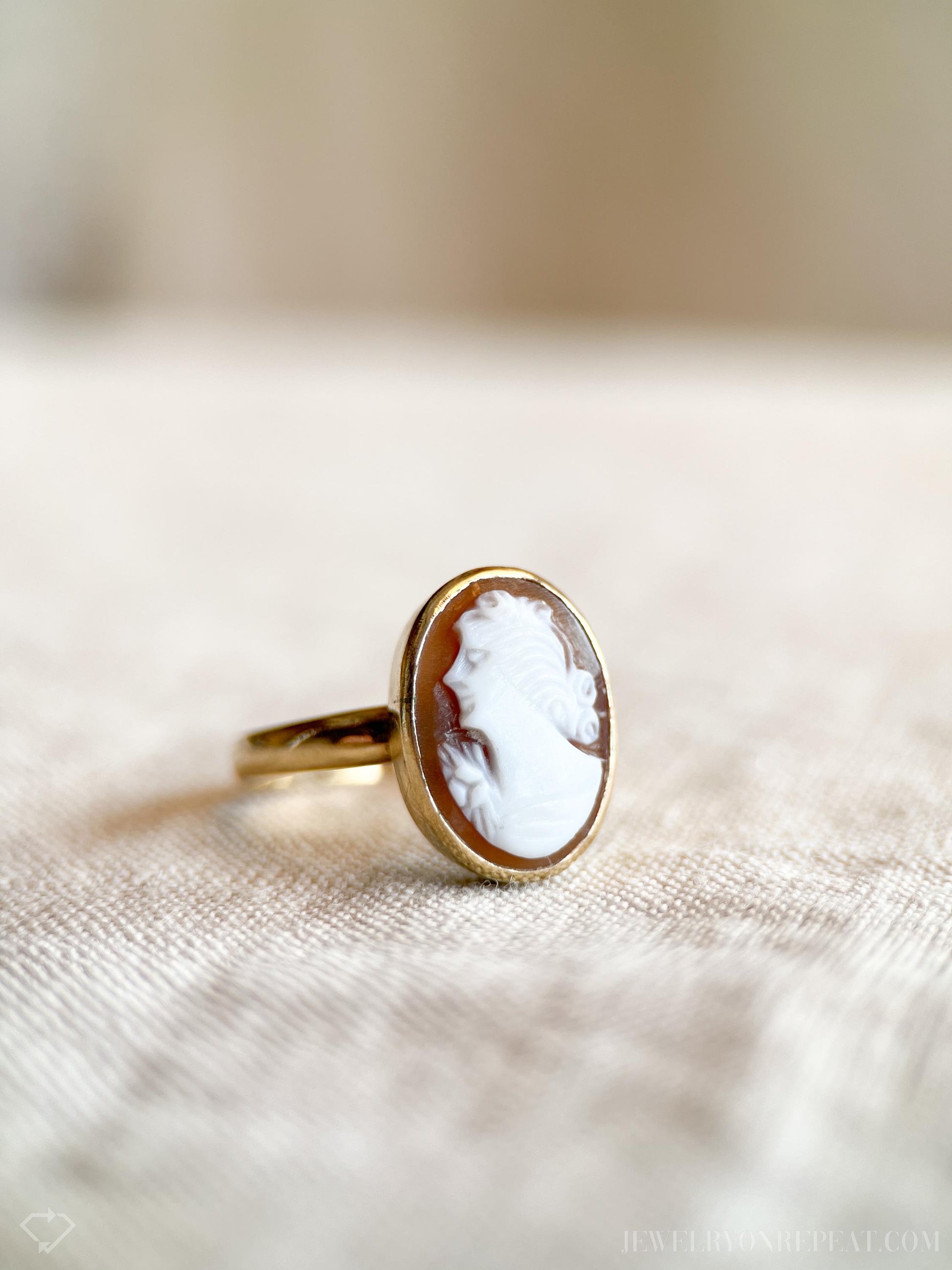Vintage 1930s Cameo Ring in 14k Gold