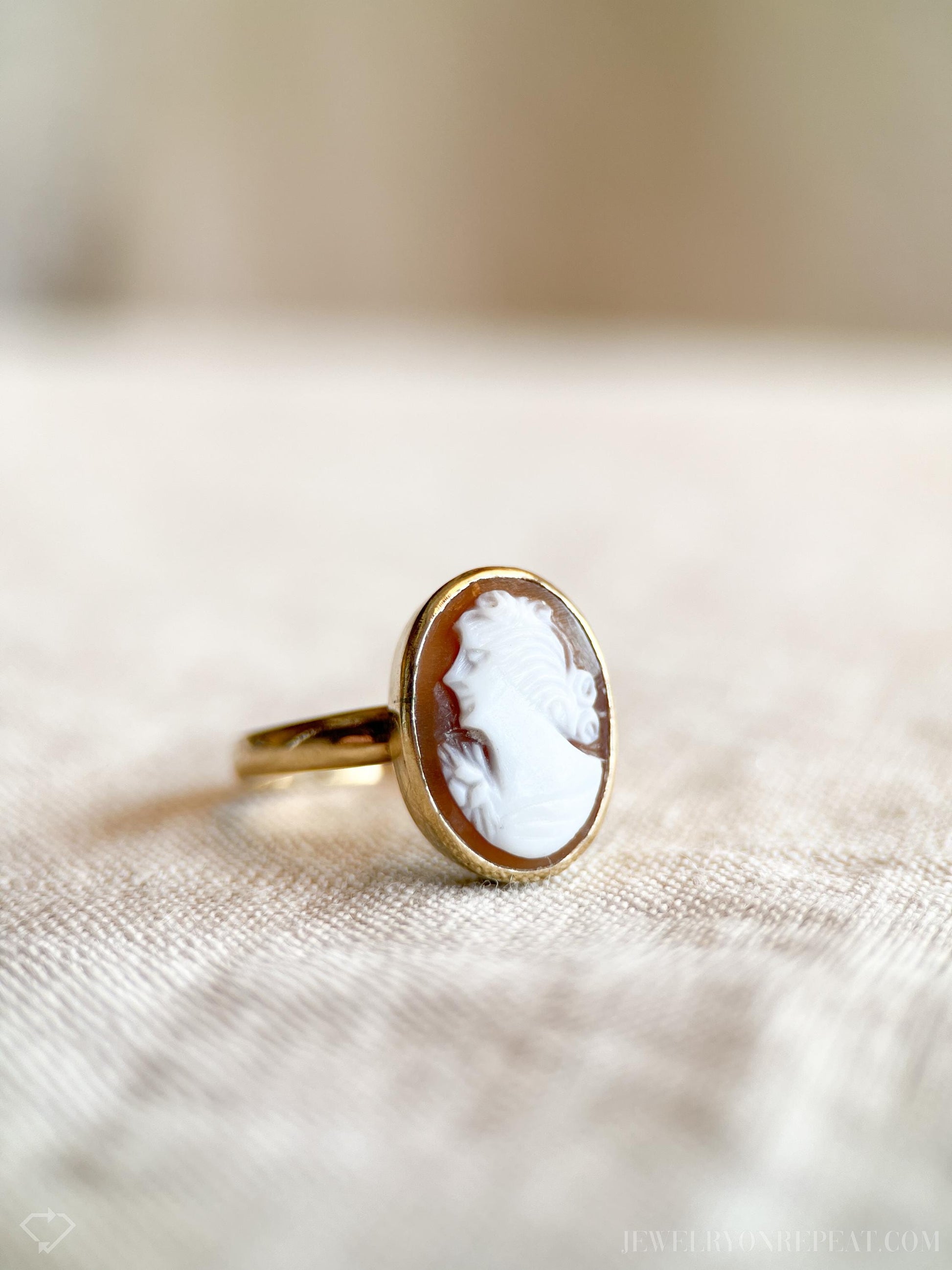 Vintage 1930s Cameo Ring in 14k Gold