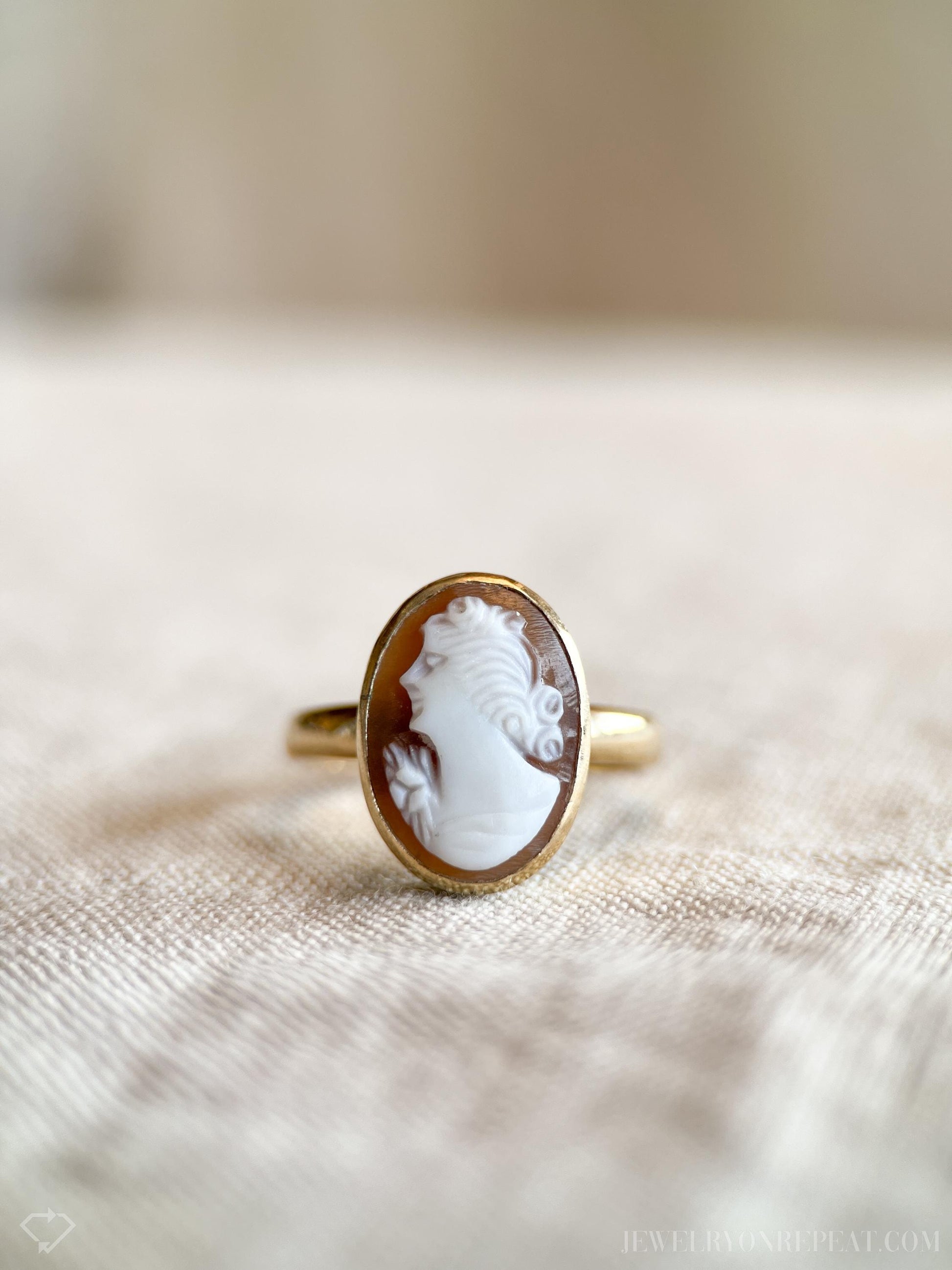 Vintage 1930s Cameo Ring in 14k Gold
