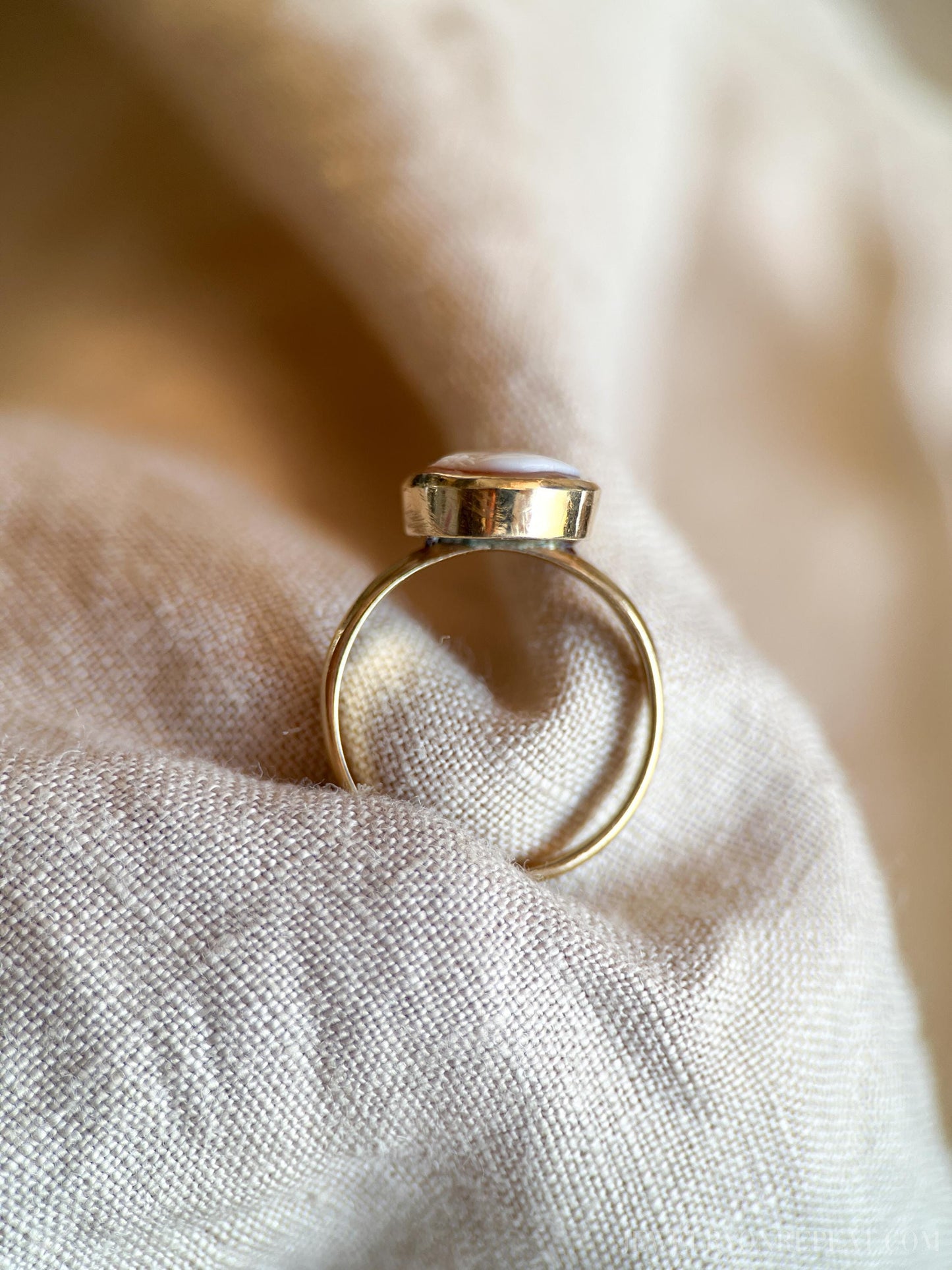 Vintage 1930s Cameo Ring in 14k Gold