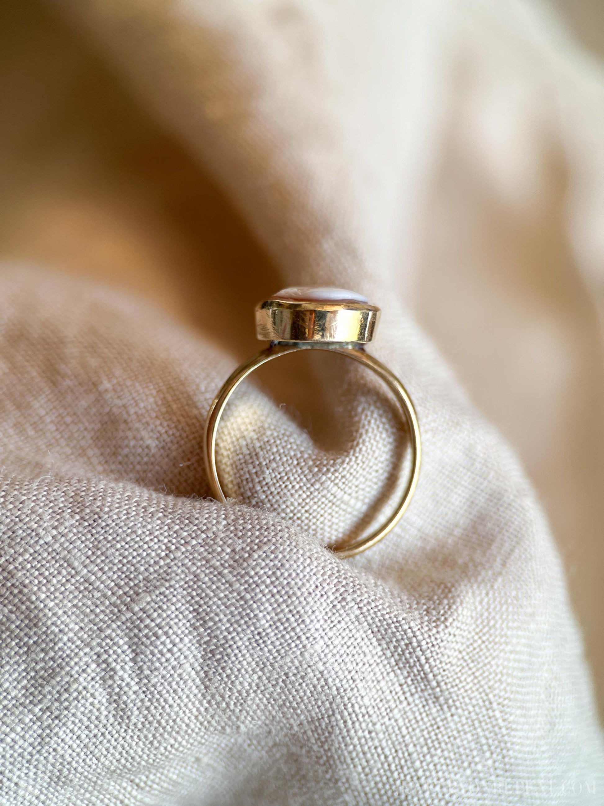 Vintage 1930s Cameo Ring in 14k Gold
