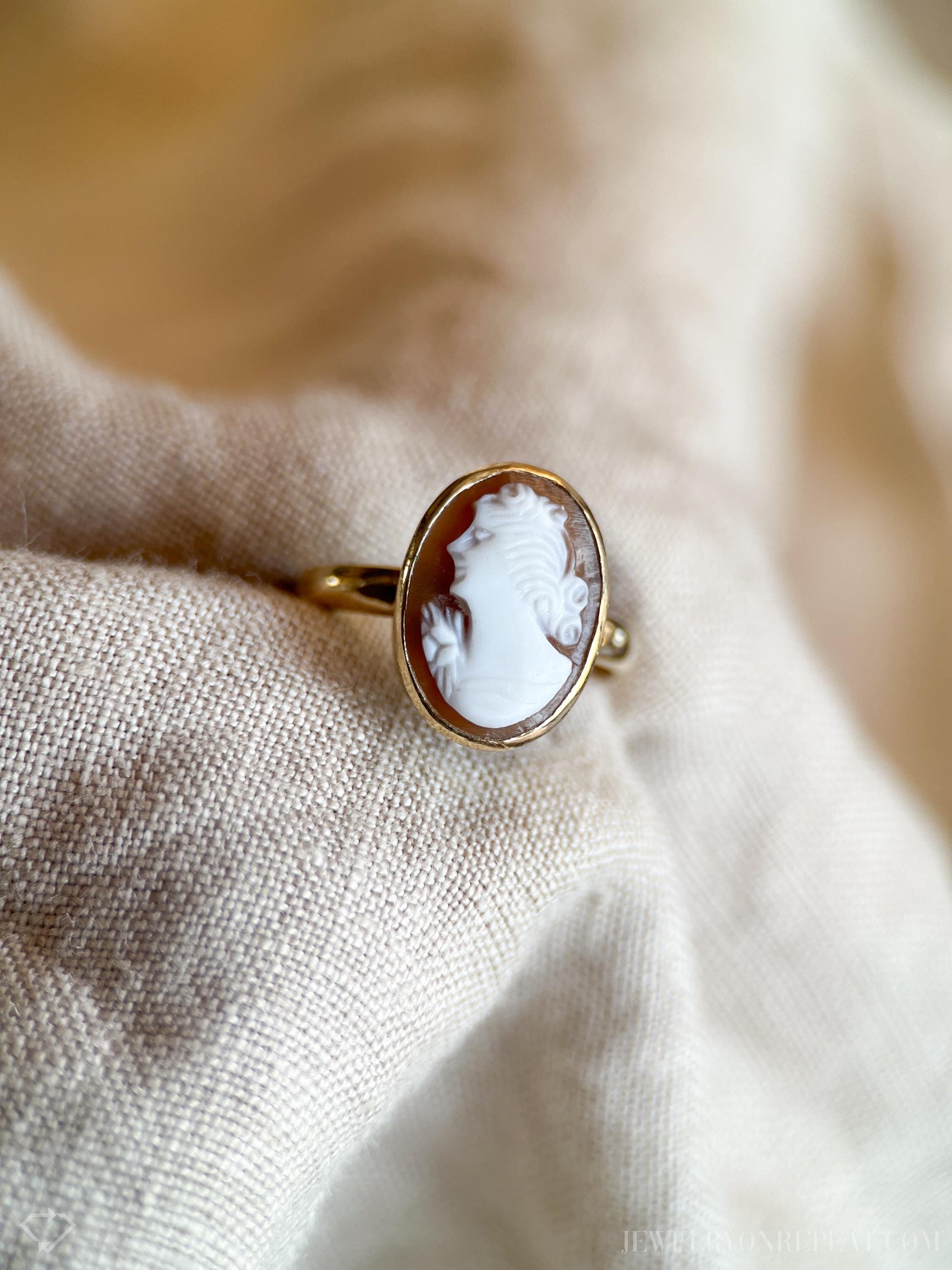Vintage 1930s Cameo Ring in 14k Gold