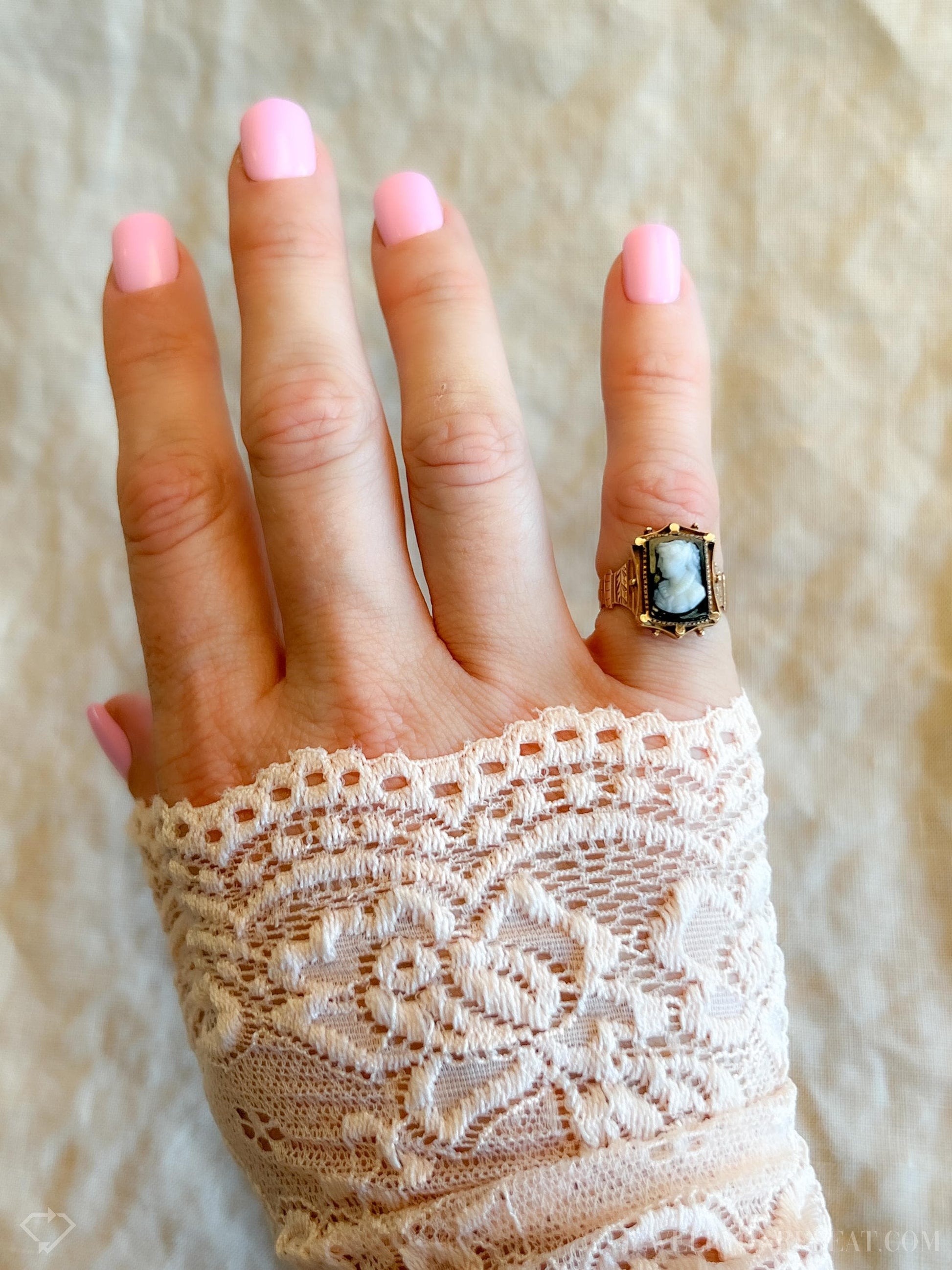 Vintage Cameo Ring in 14k Gold