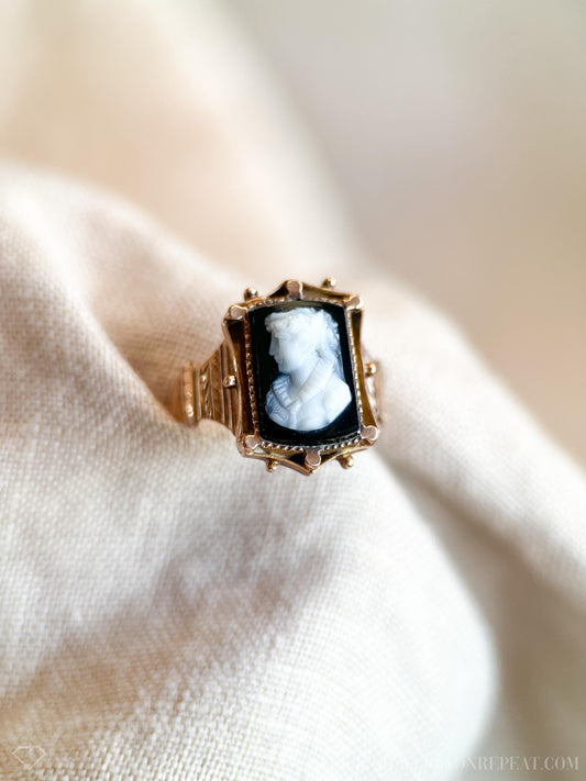 Vintage Cameo Ring in 14k Gold