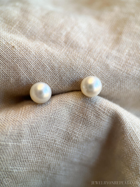 Vintage Pearl Stud Earrings in 14k Gold