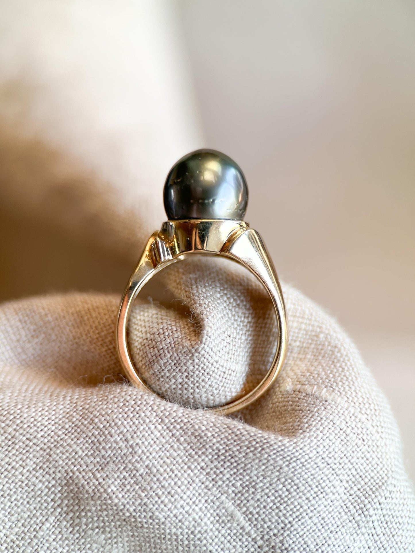 Vintage Black Pearl Ring in 14k Gold