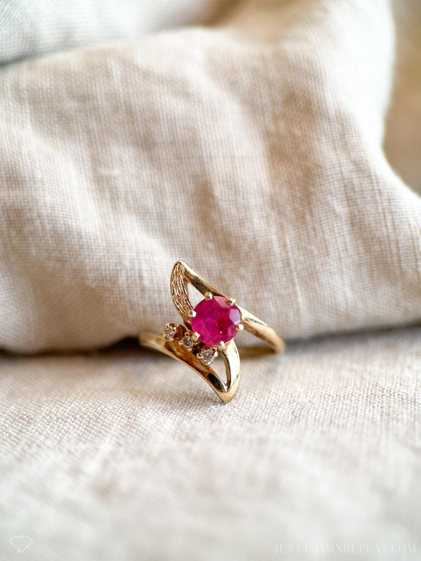 Vintage Ruby Ring in 14k Gold, Retro Jewelry from the 1980s - Timeless, Sustainable, @JewelryOnRepeat