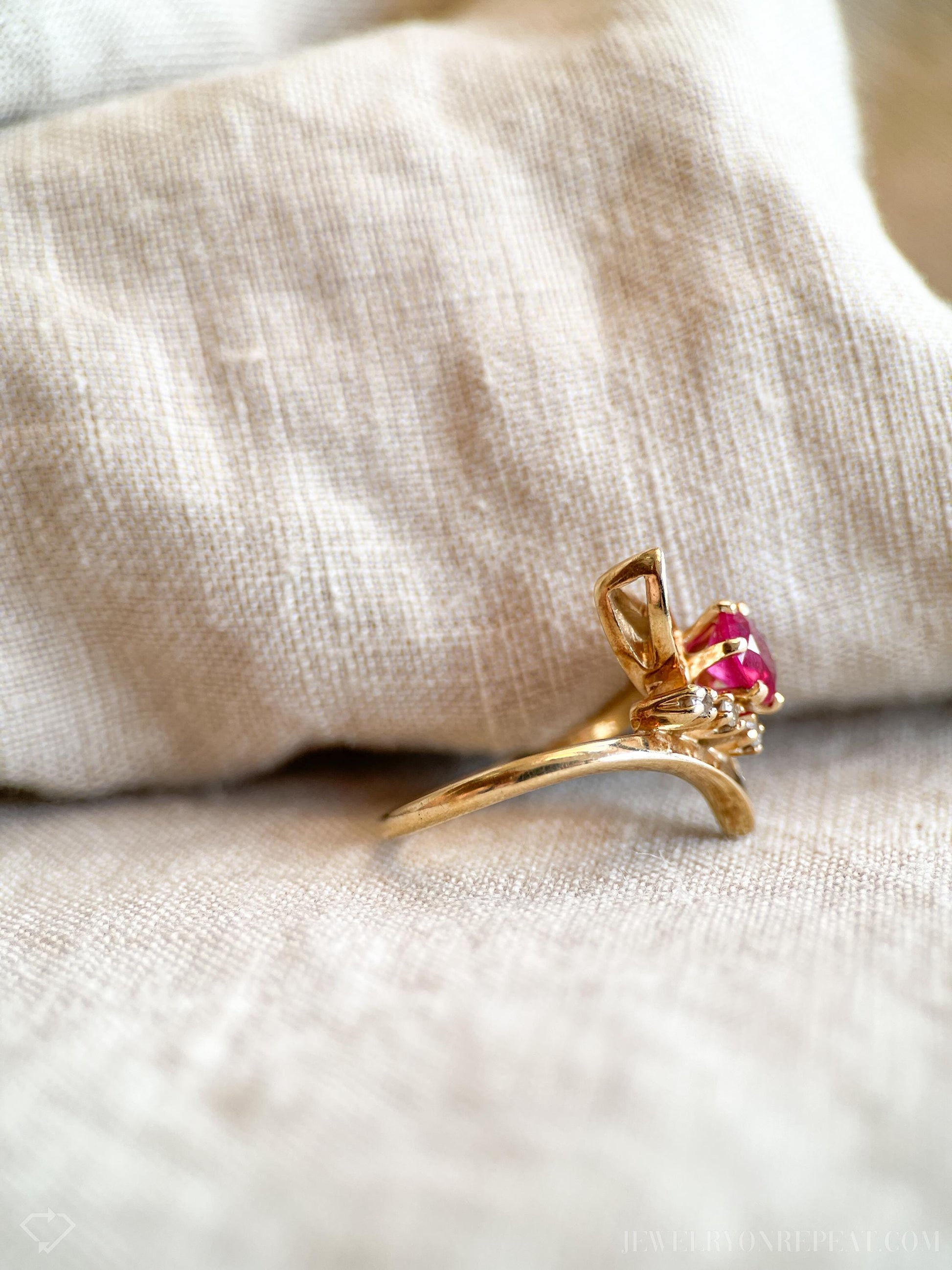 Vintage Ruby Ring in 14k Gold, Retro Jewelry from the 1980s - Timeless, Sustainable, @JewelryOnRepeat