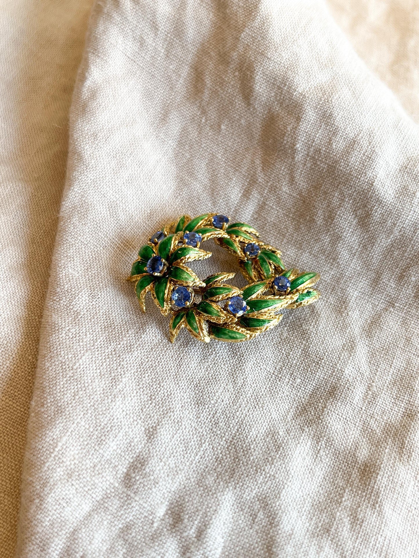 Vintage Floral Gemstone Brooch in 18k Gold