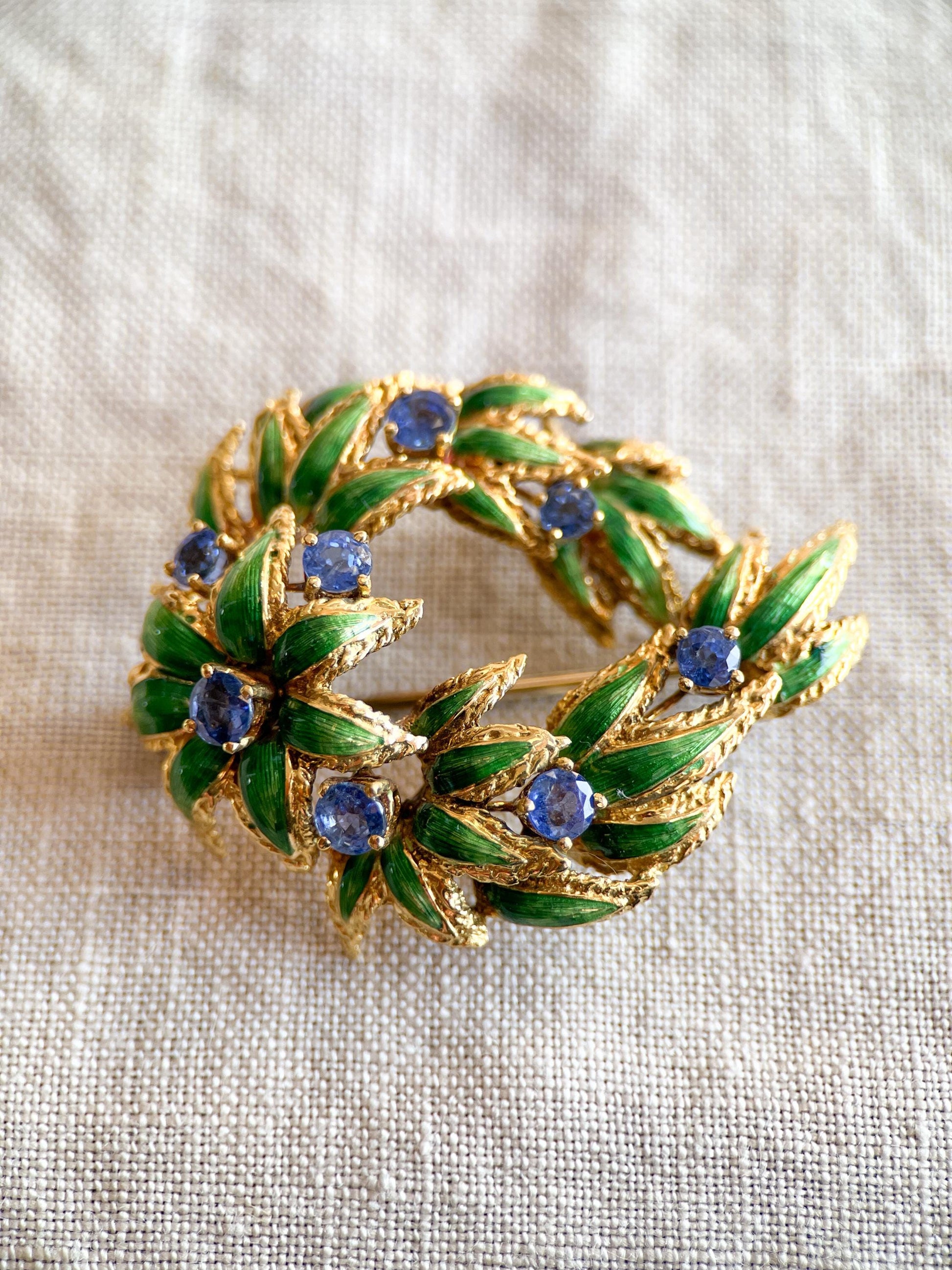 Vintage Floral Gemstone Brooch in 18k Gold