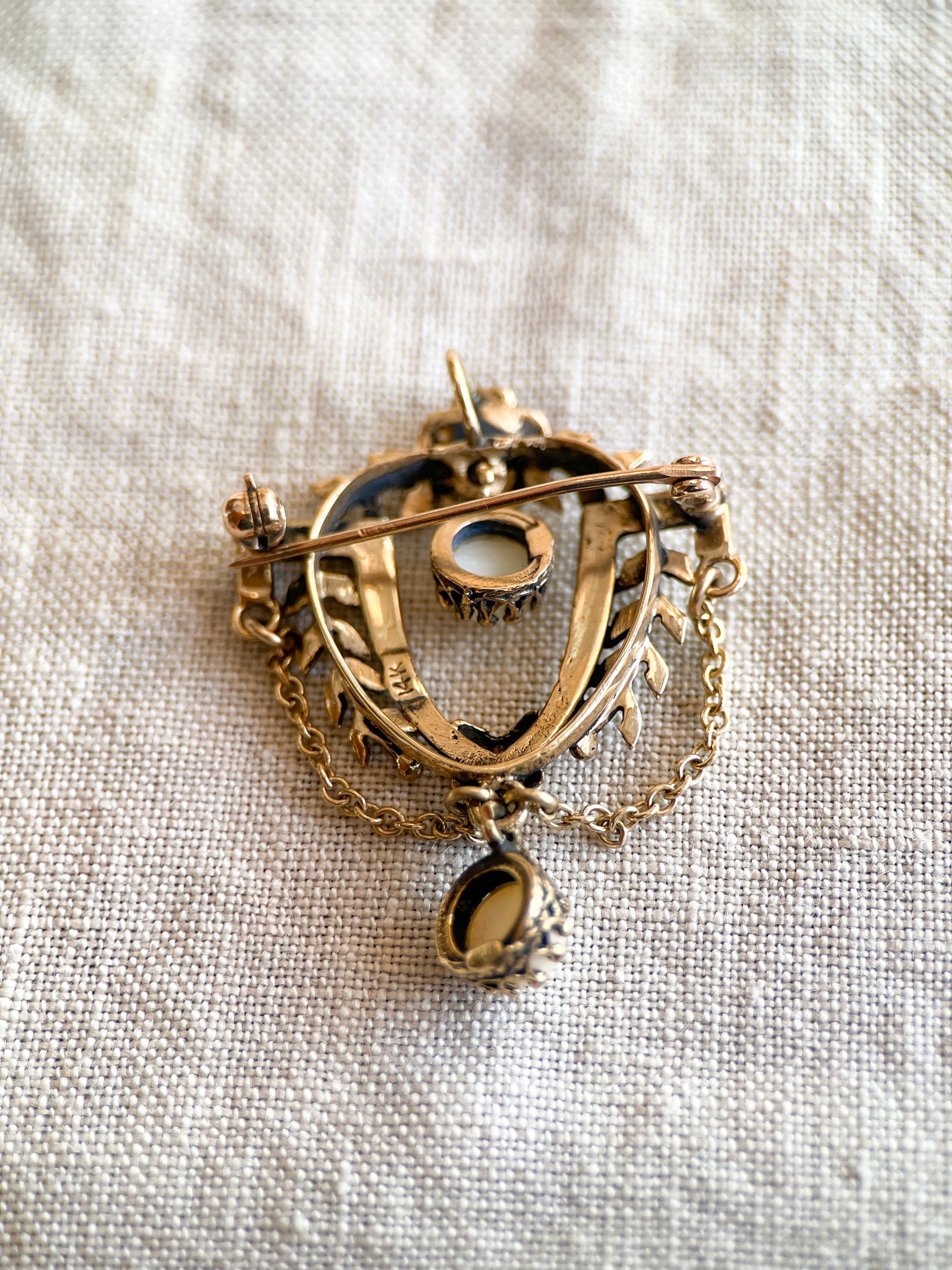 Vintage Pearl Brooch in 14k Gold