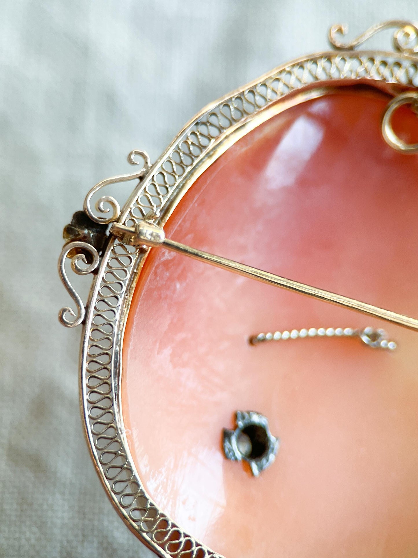 Vintage 1940s Cameo & Diamond Brooch in 14k Gold