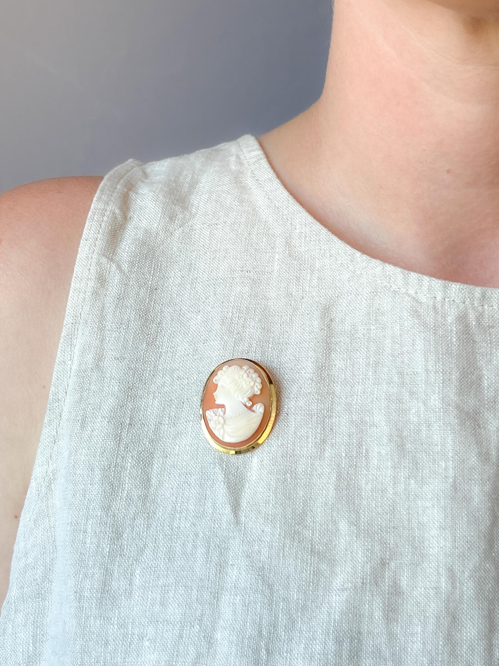 Vintage Cameo Brooch Pin, 18k Gold, Oval Female Portrait, Collectible 1940s Jewelry