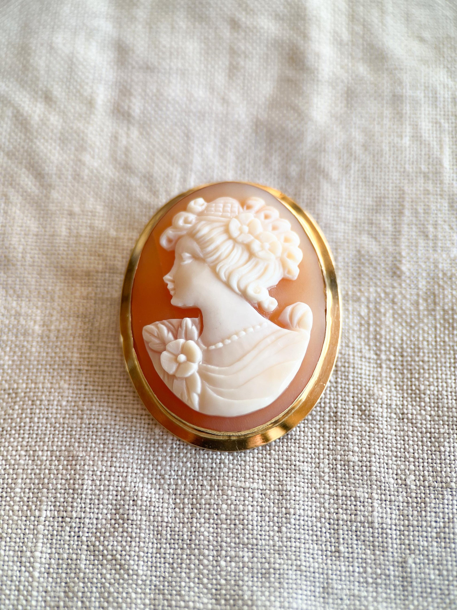 Vintage Cameo Brooch Pin, 18k Gold, Oval Female Portrait, Collectible 1940s Jewelry