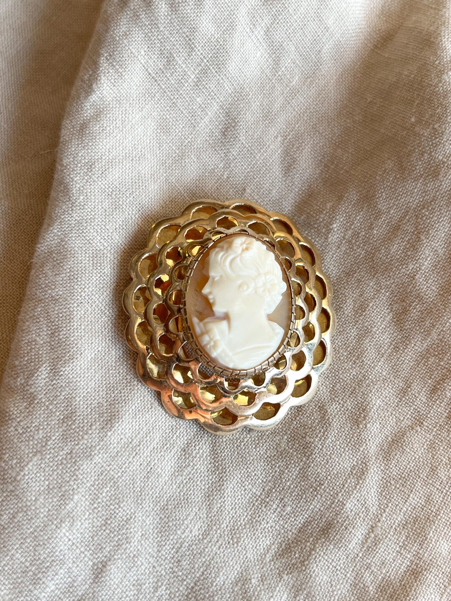 Vintage Cameo Brooch in 14k Gold