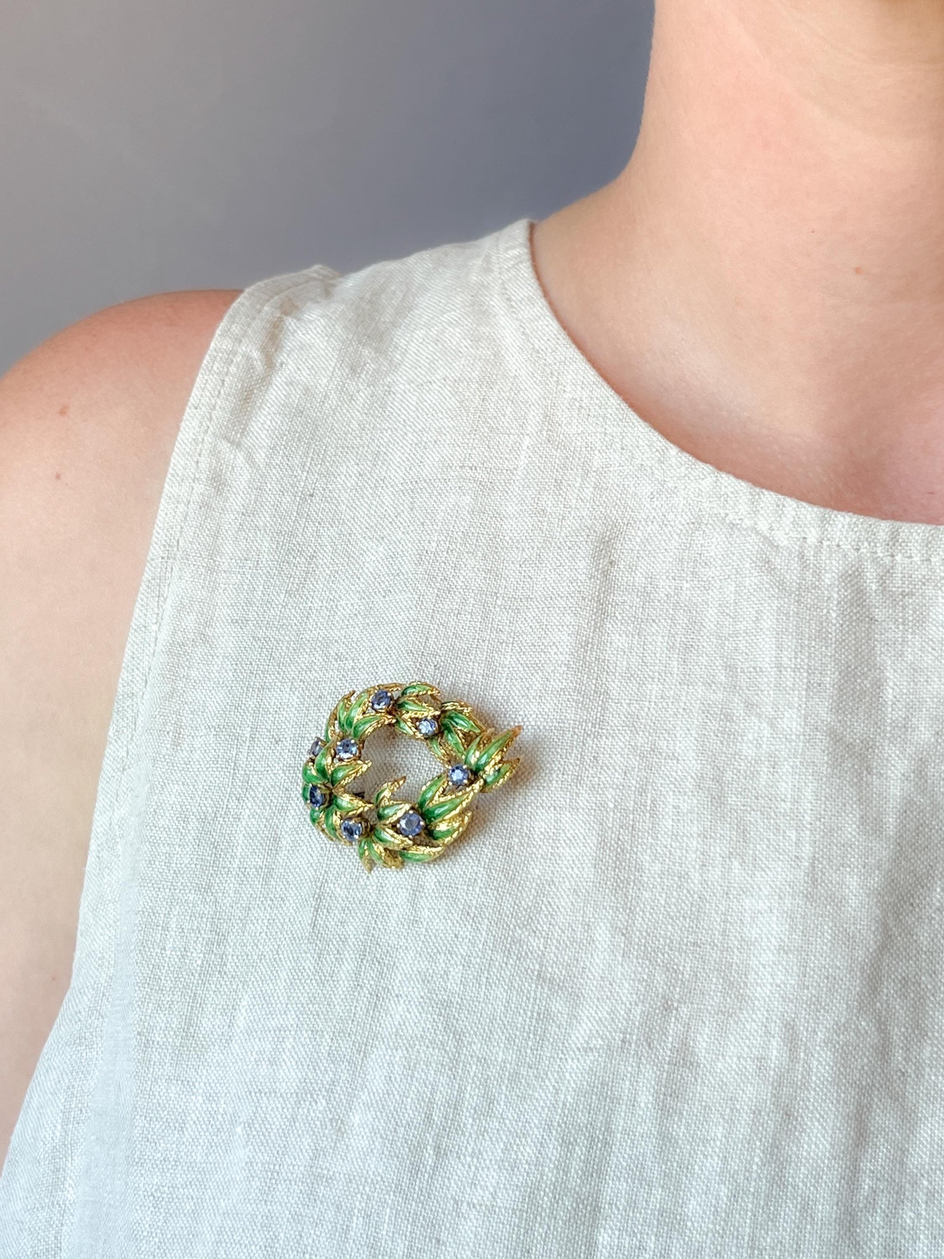 Vintage Floral Gemstone Brooch in 18k Gold