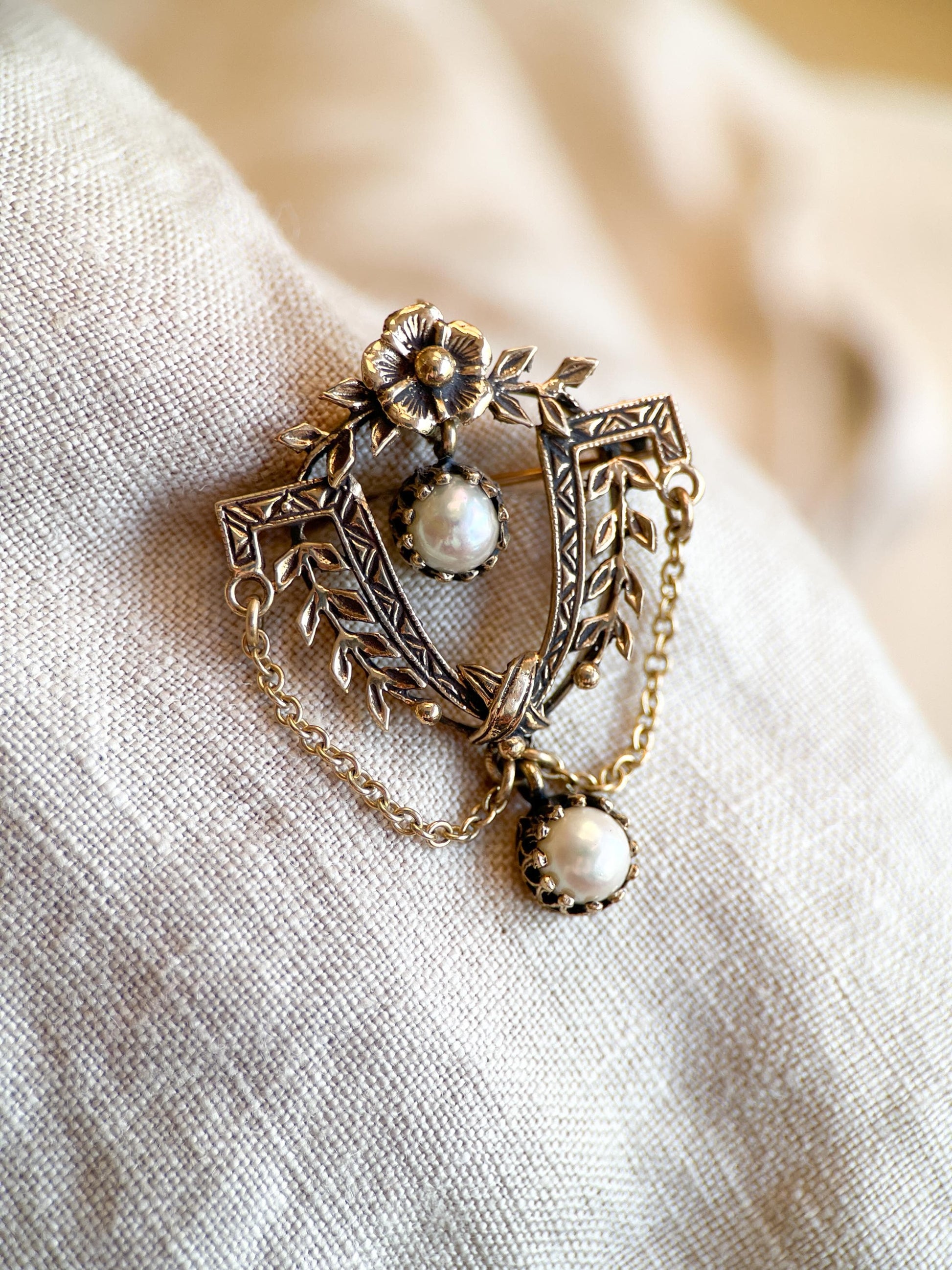 Vintage Pearl Brooch in 14k Gold