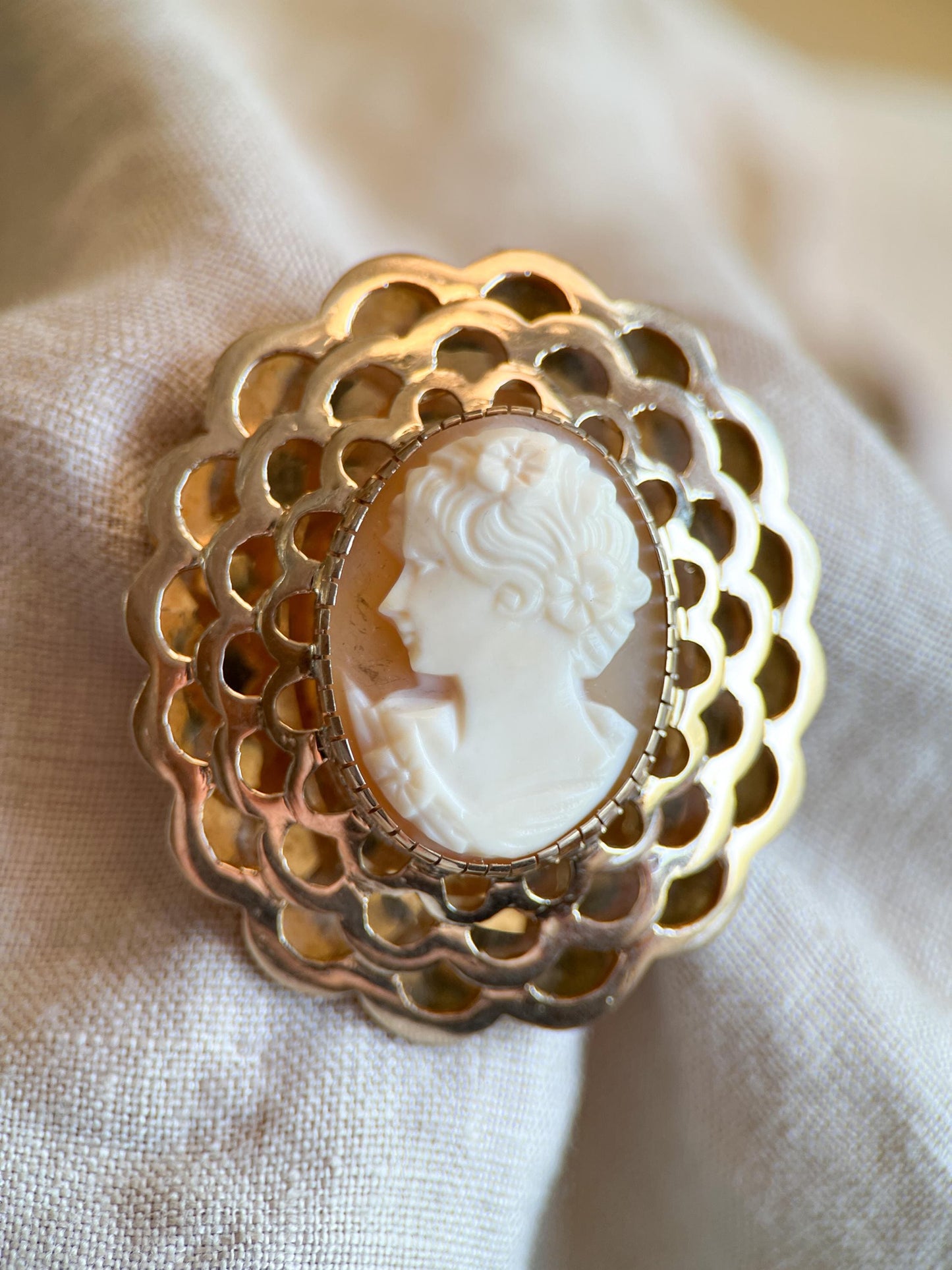 Vintage Cameo Brooch in 14k Gold