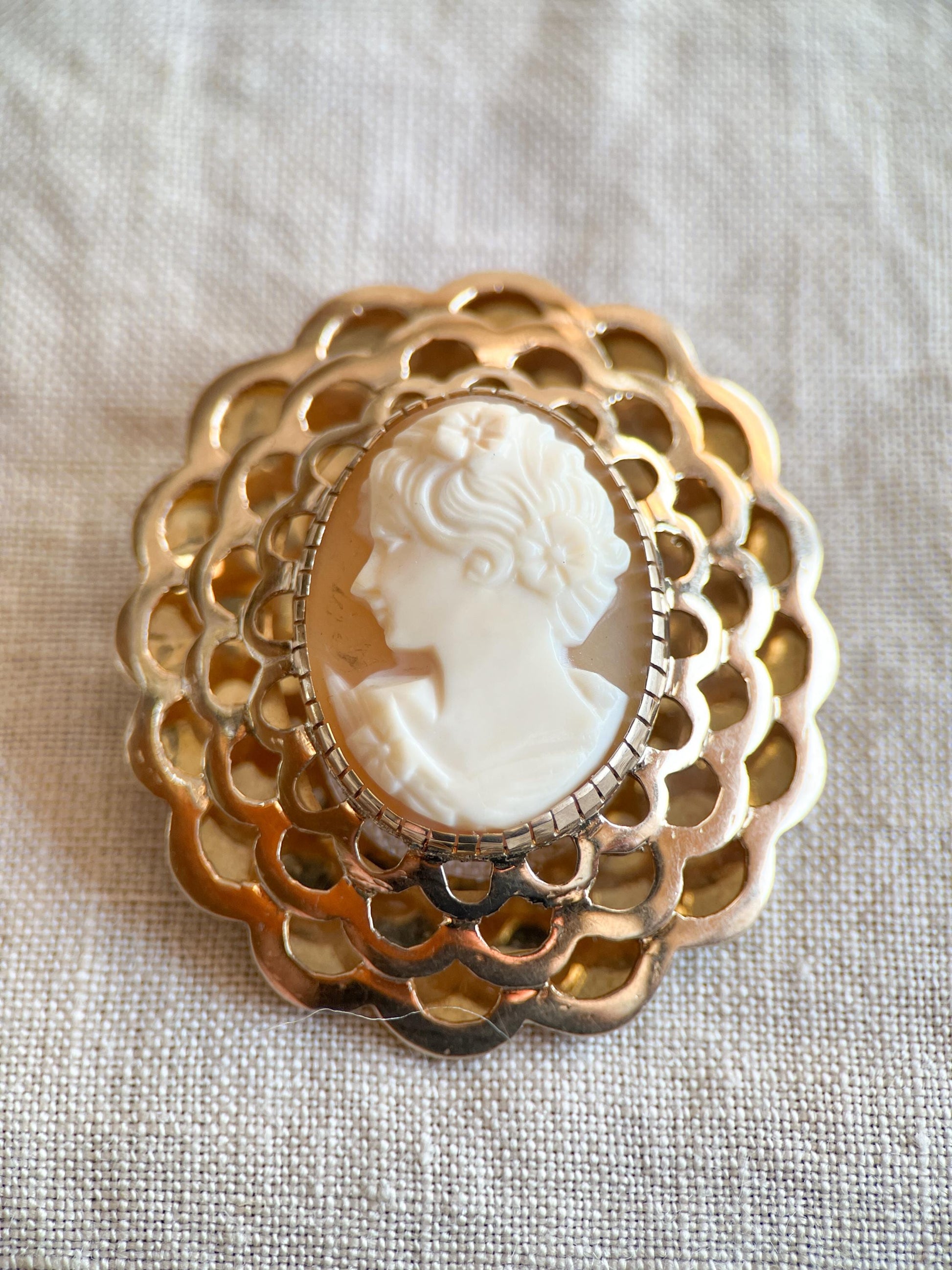 Vintage Cameo Brooch in 14k Gold