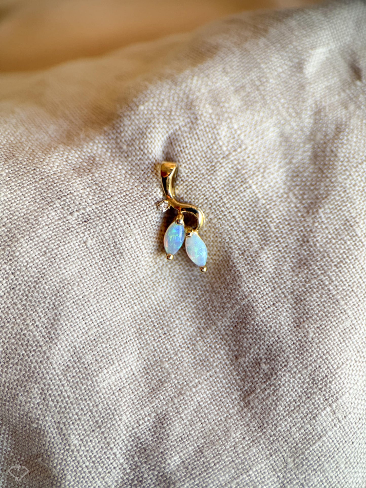 Vintage Opal Pendant in 14k Gold