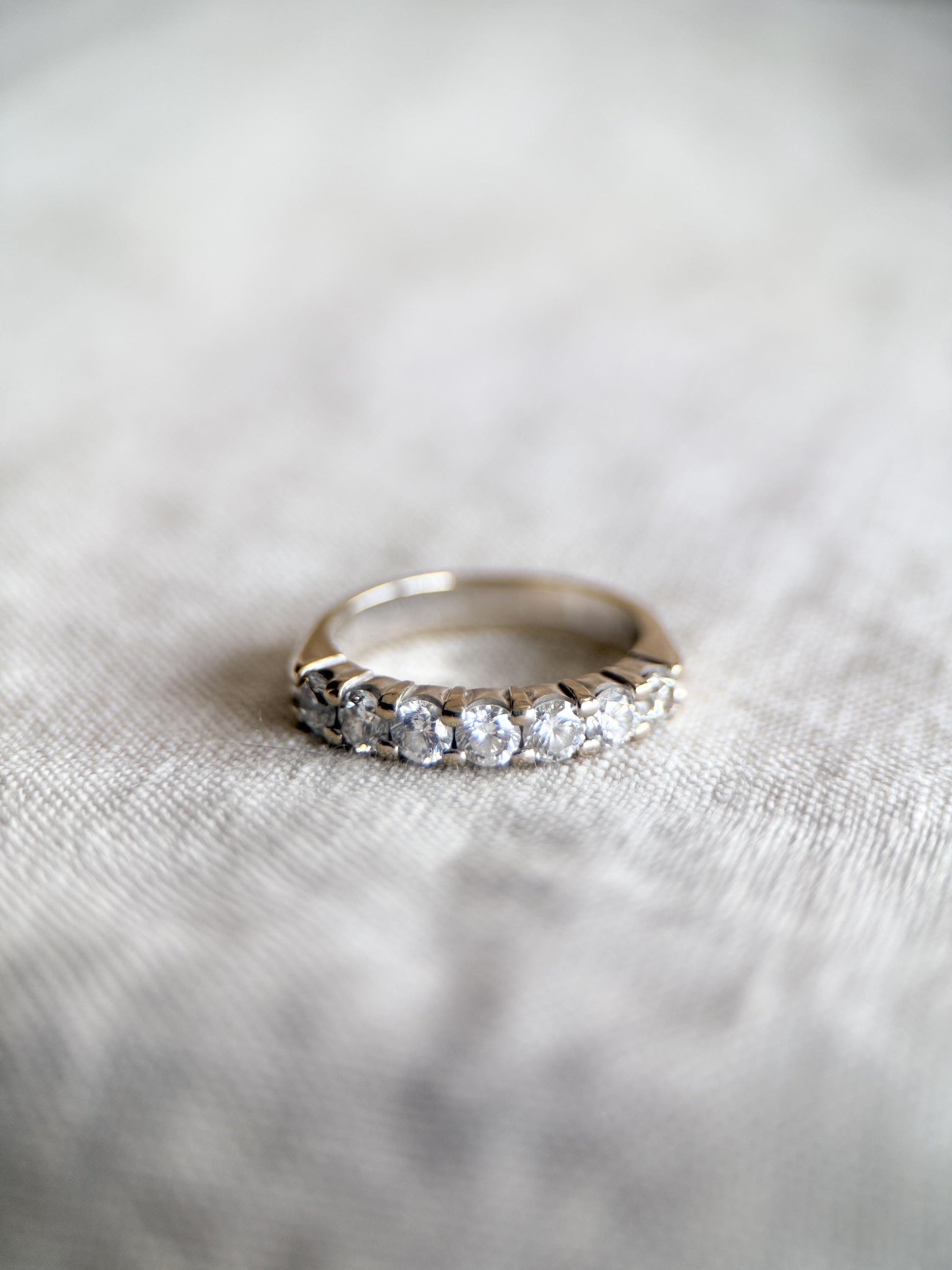 Vintage Diamond Wedding Band in 14k White Gold, Retro Jewelry from the 1990s - Timeless, Sustainable, @JewelryOnRepeat