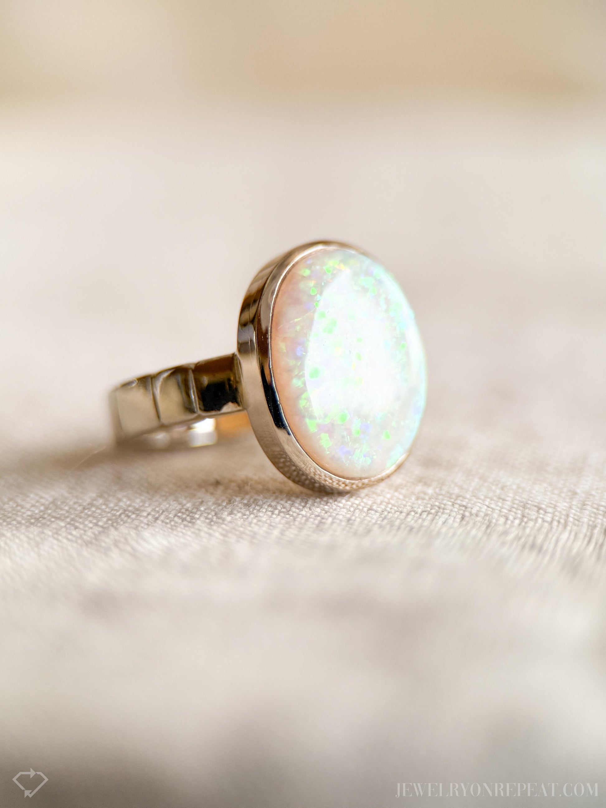 Vintage Genuine Opal Ring in 18k White Gold, Antique Jewelry from the 1990s - Timeless, Sustainable, @JewelryOnRepeat