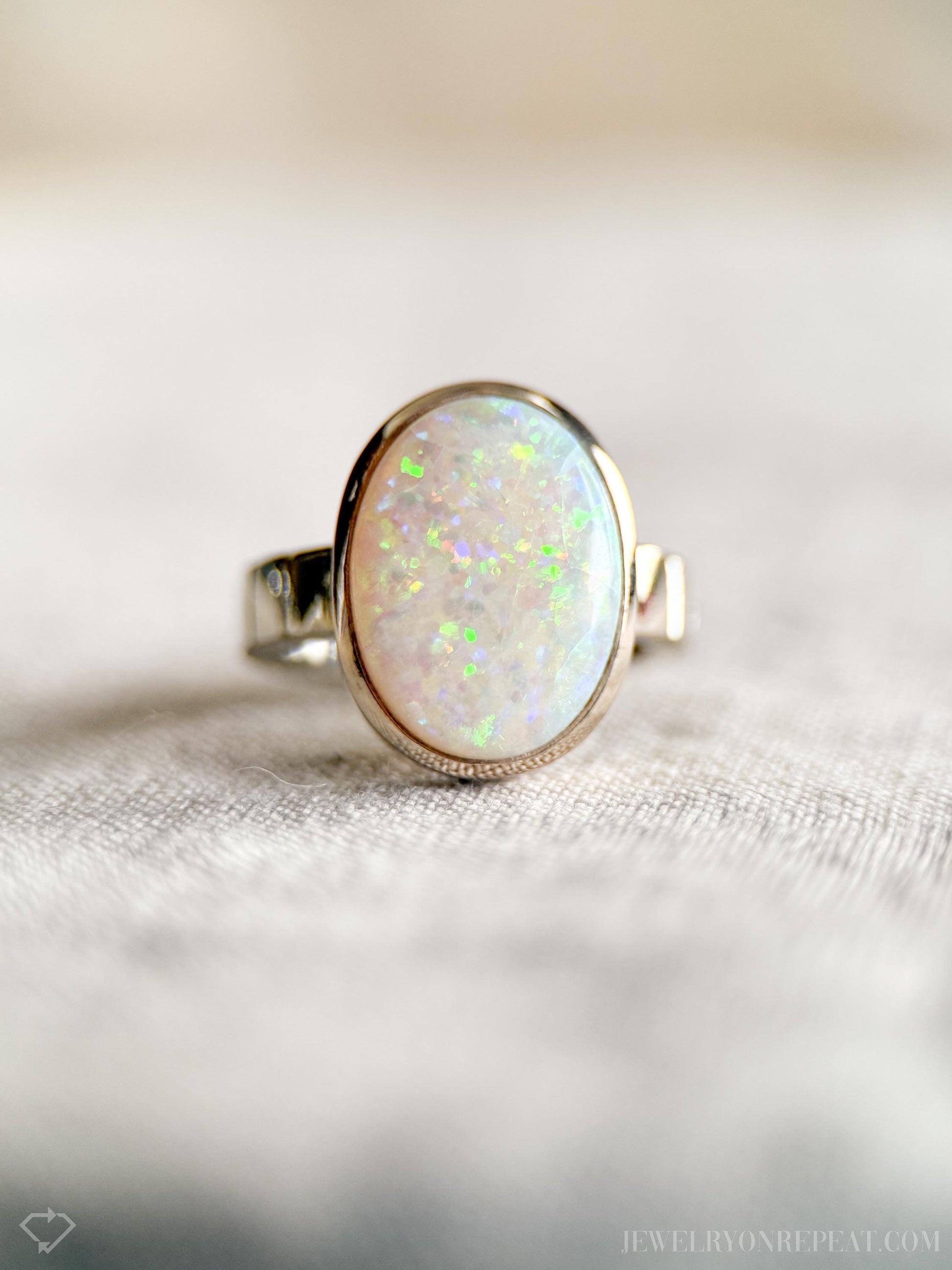 Vintage Genuine Opal Ring in 18k White Gold, Antique Jewelry from the 1990s - Timeless, Sustainable, @JewelryOnRepeat