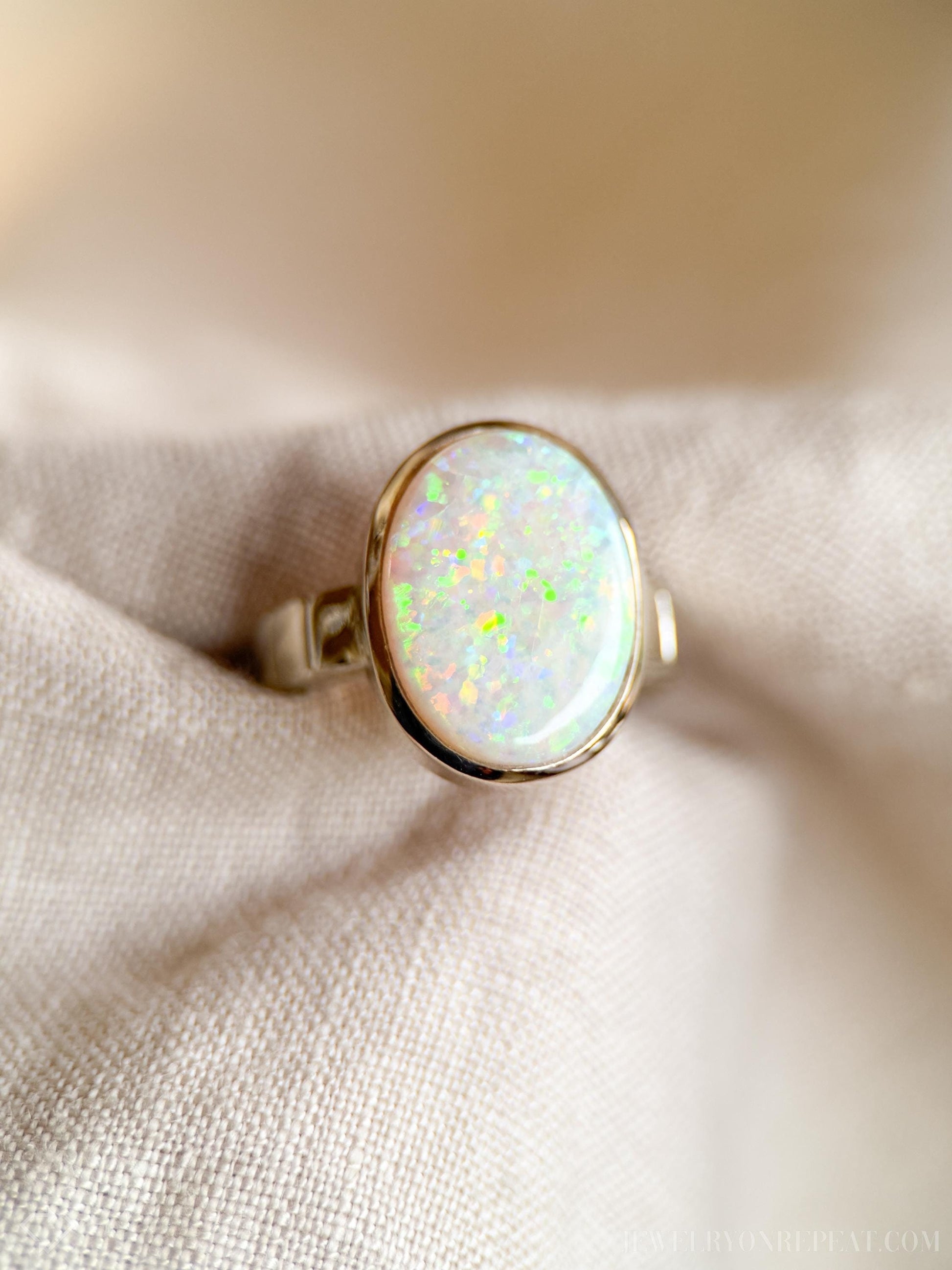 Vintage Genuine Opal Ring in 18k White Gold, Antique Jewelry from the 1990s - Timeless, Sustainable, @JewelryOnRepeat