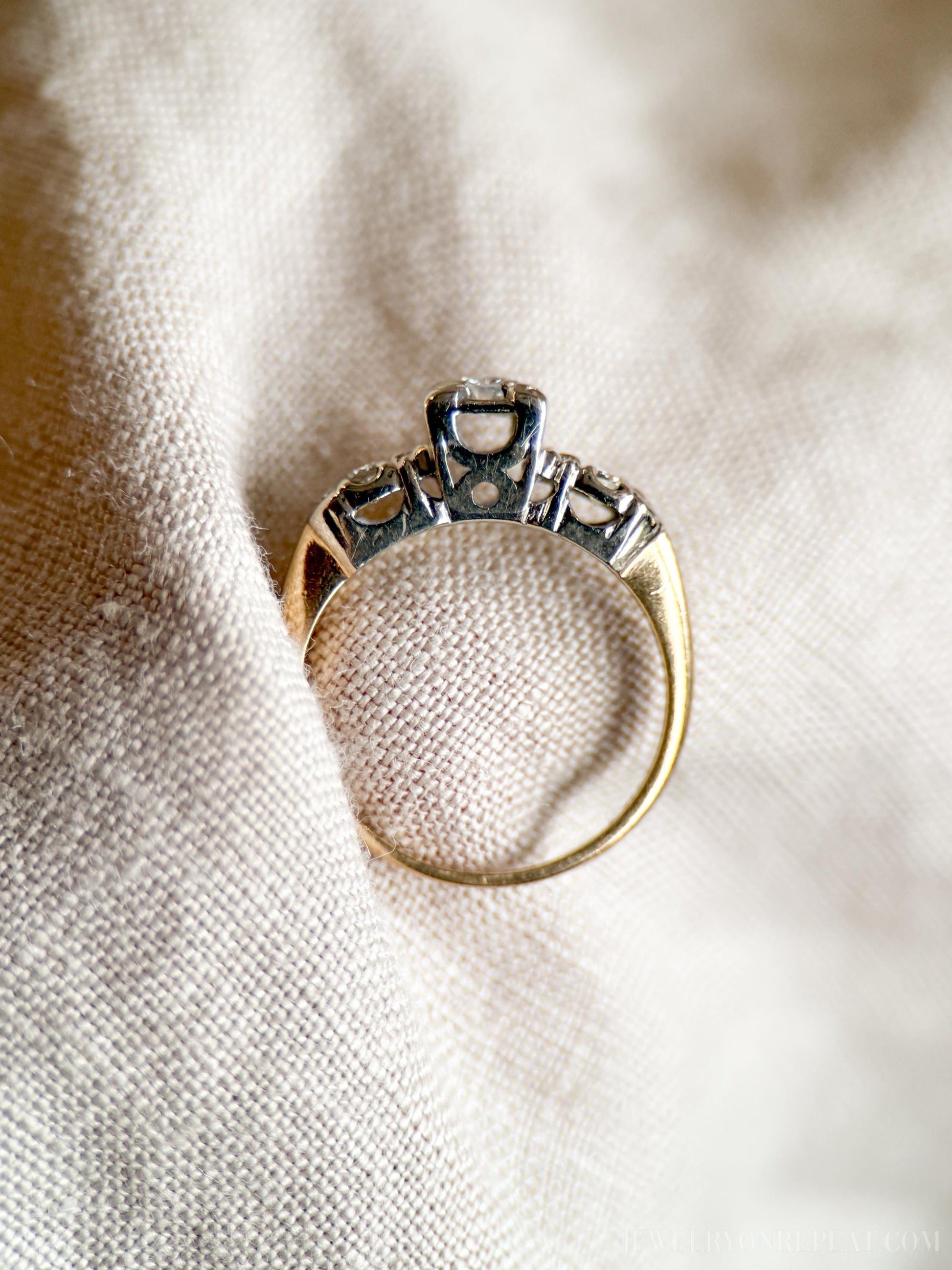 Vintage Diamond Art Deco Engagement Ring in 14k Gold, Antique Jewelry from the 1940s - Timeless, Sustainable, @JewelryOnRepeat