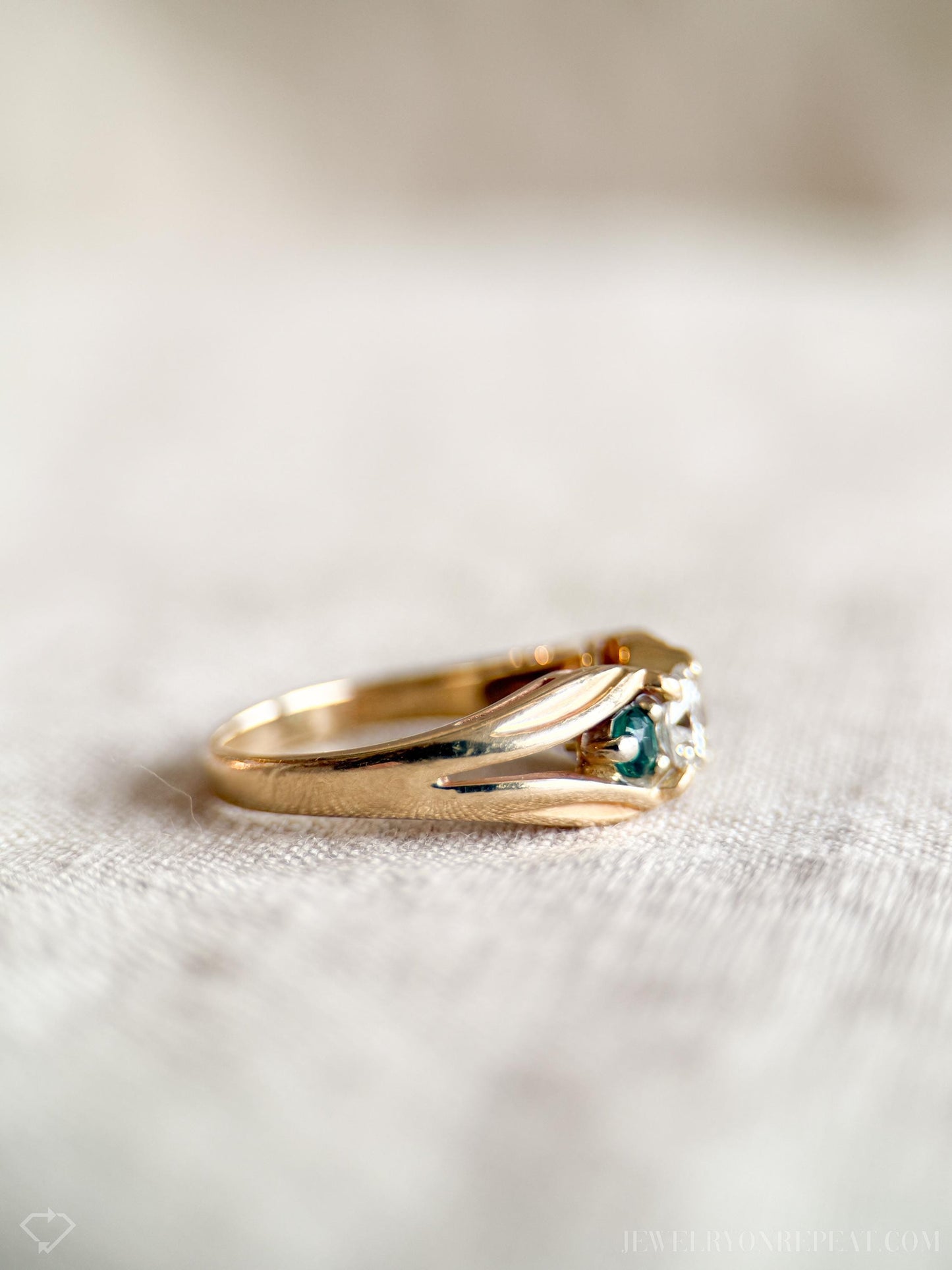 Vintage Diamond and Emerald Engagement Ring in 14k Gold, Retro Jewelry from the 1990s - Timeless, Sustainable, @JewelryOnRepeat