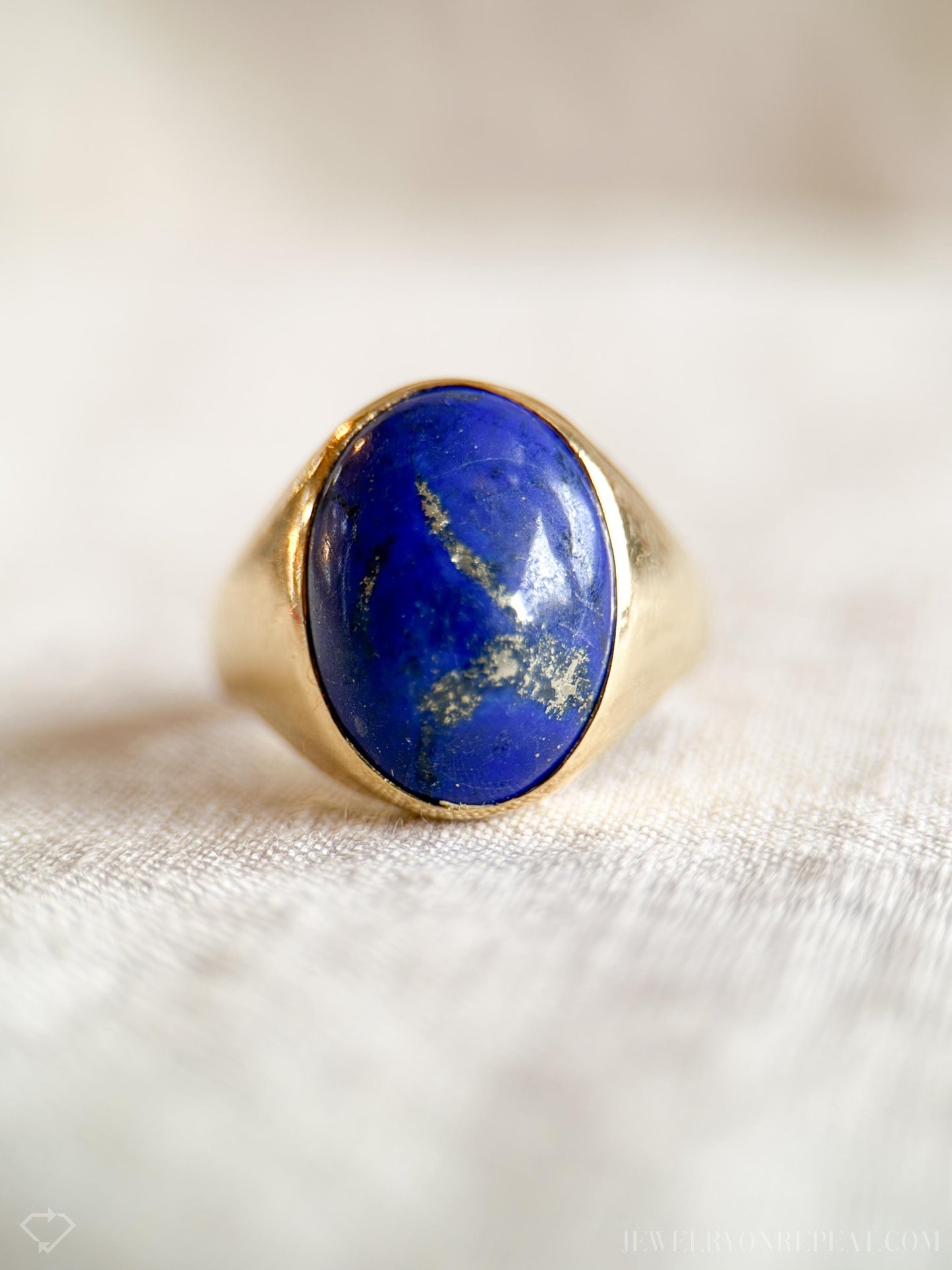 Vintage Lapis Lazuli Gemstone Cabochon Ring in 18k Gold, Antique Jewelry from the 1970s - Timeless, Sustainable, @JewelryOnRepeat