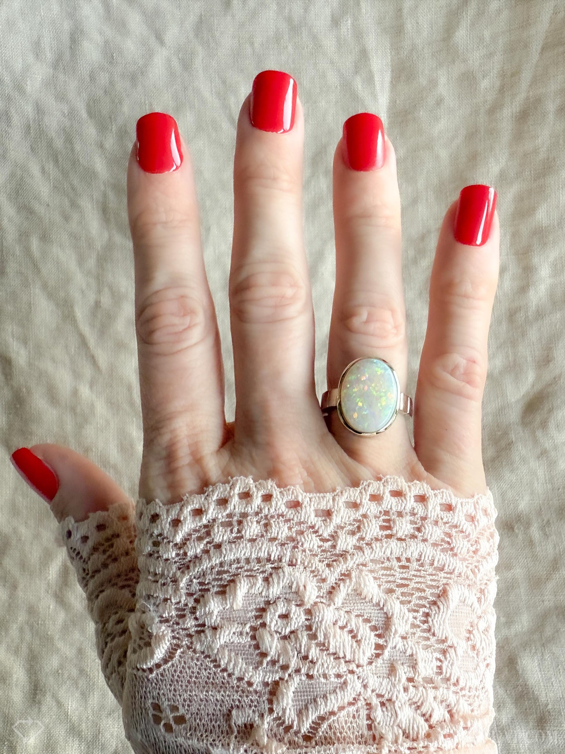 Vintage Genuine Opal Ring in 18k White Gold, Antique Jewelry from the 1990s - Timeless, Sustainable, @JewelryOnRepeat