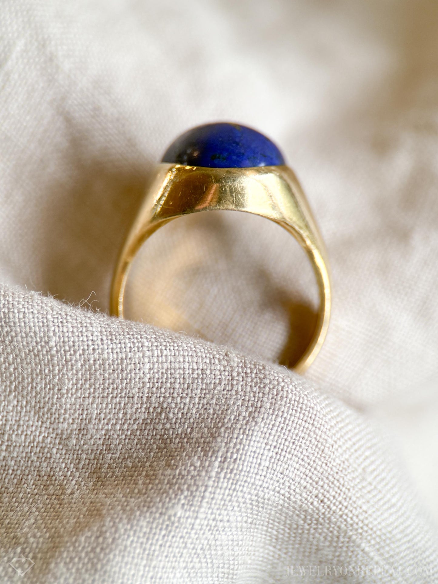 Vintage Lapis Lazuli Gemstone Cabochon Ring in 18k Gold, Antique Jewelry from the 1970s - Timeless, Sustainable, @JewelryOnRepeat