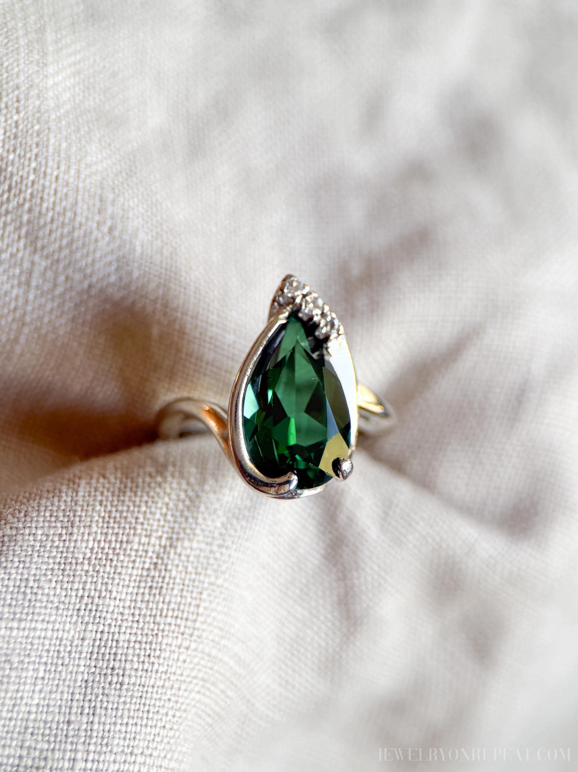 Vintage Green Garnet Gemstone Ring in 14k White Gold, Antique Jewelry from the 1980s - Timeless, Sustainable, @JewelryOnRepeat