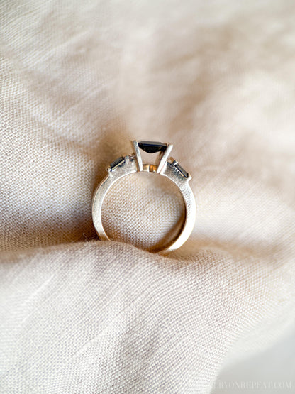 Vintage 1980s Sapphire & Diamond Ring in 14k Gold