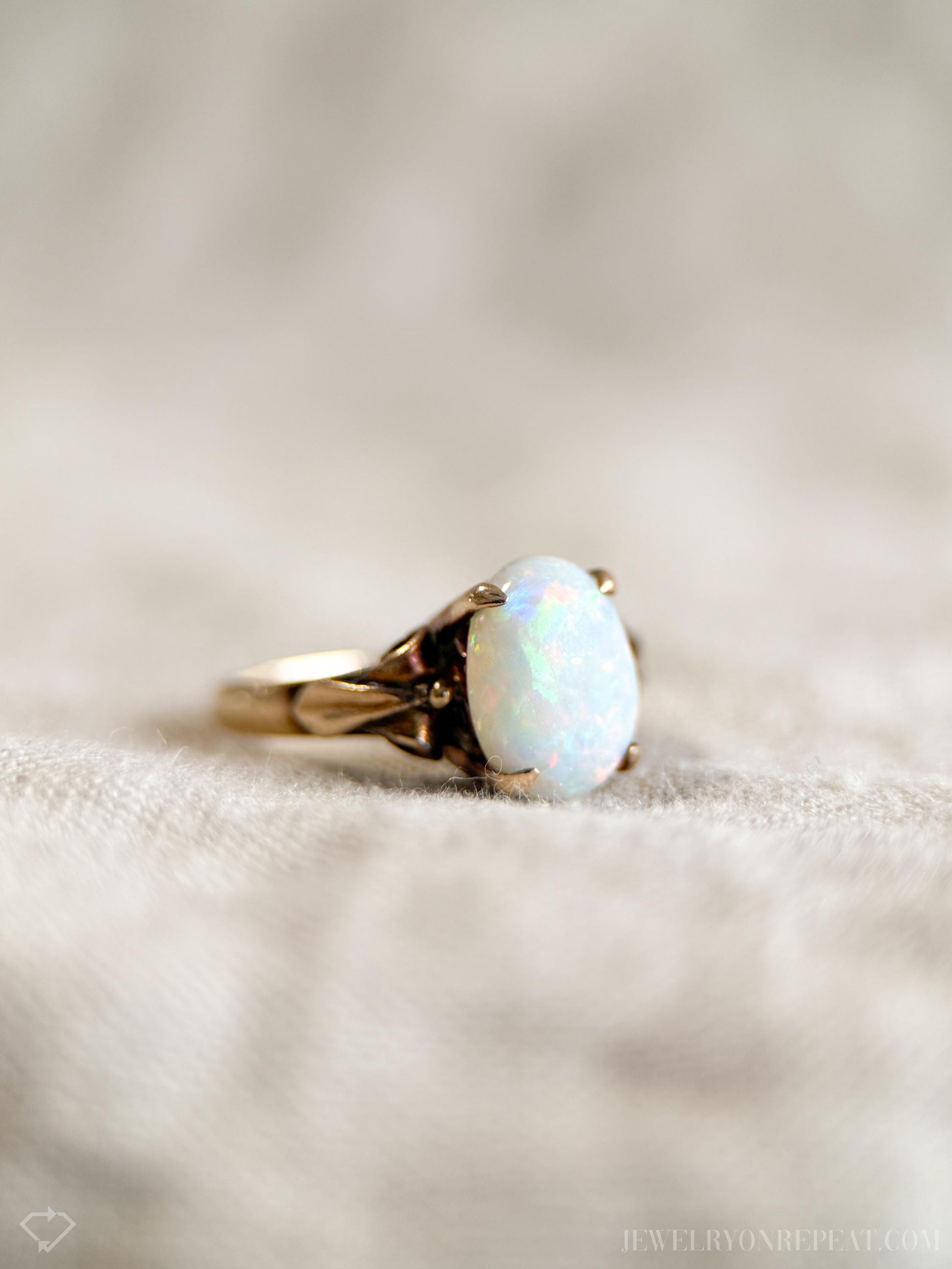 Vintage Opal Gemstone Ring in 10k Gold, Vintage Jewelry from the 1960s - Timeless, Sustainable, @JewelryOnRepeat