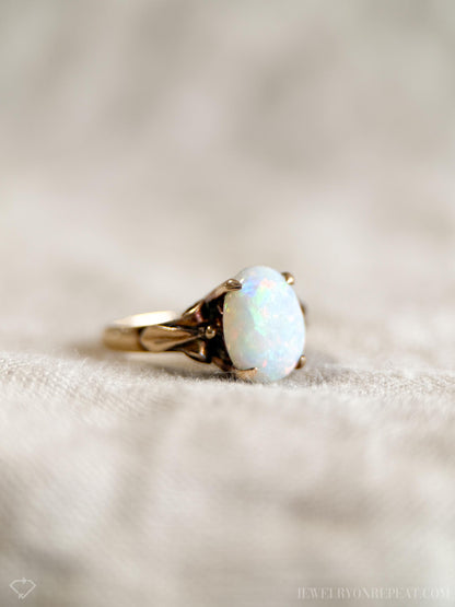 Vintage 1960s Opal Gemstone Ring in 10k Gold
