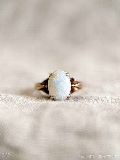 Vintage 1960s Opal Gemstone Ring in 10k Gold