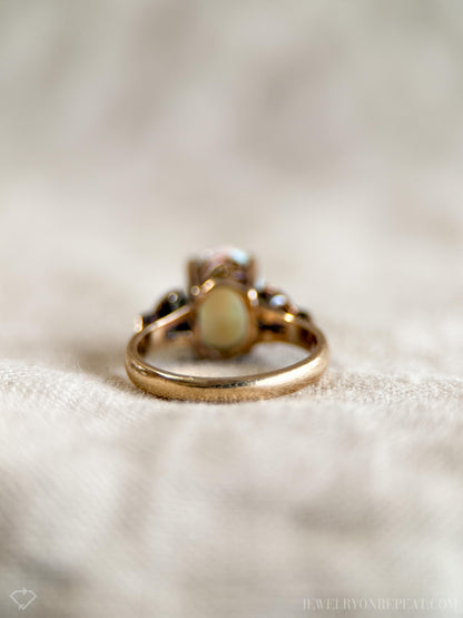 Vintage 1960s Opal Gemstone Ring in 10k Gold