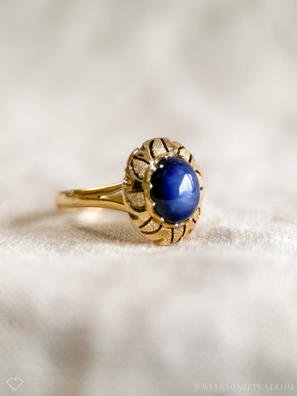 Vintage 1960s Star Sapphire Gemstone Ring in 14k Gold