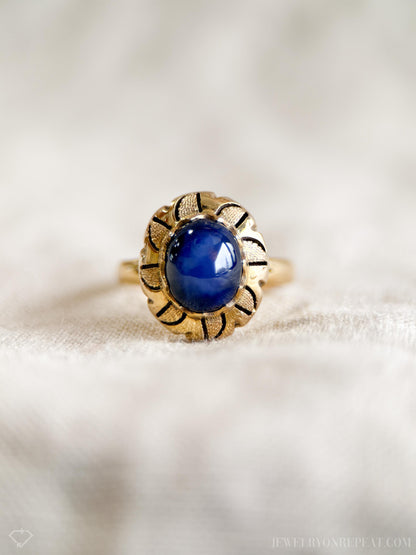 Vintage 1960s Star Sapphire Gemstone Ring in 14k Gold