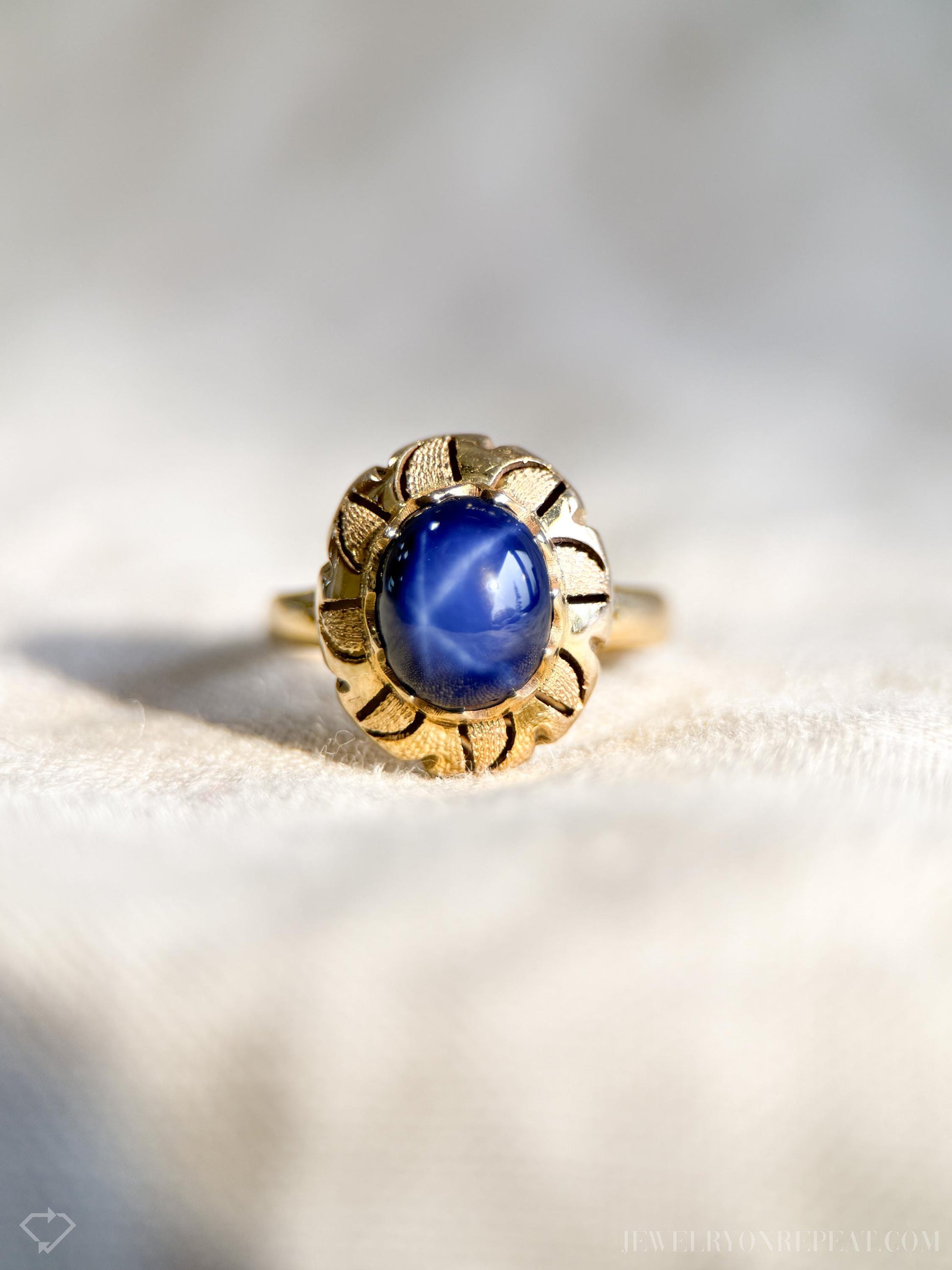Vintage 1960s Star Sapphire Gemstone Ring in 14k Gold