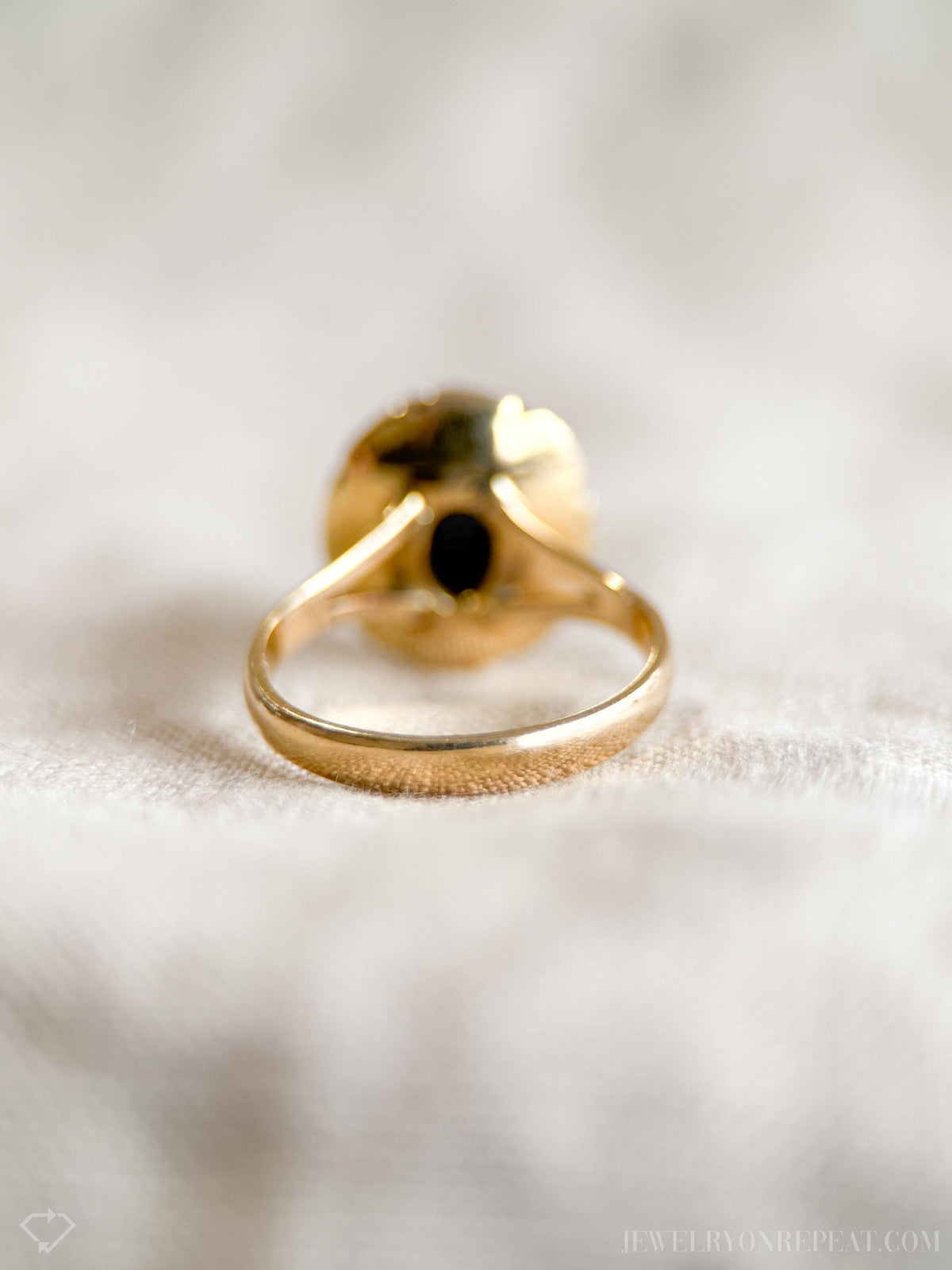 Vintage 1960s Star Sapphire Gemstone Ring in 14k Gold