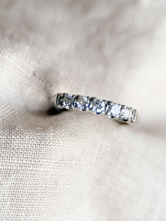 Vintage Diamond Prong Set Wedding Band in Platinum, Retro Jewelry from the 1950s - Timeless, Sustainable, @JewelryOnRepeat