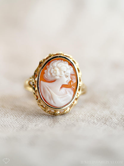 Vintage 1940s Cameo Gemstone Ring in 14k Gold