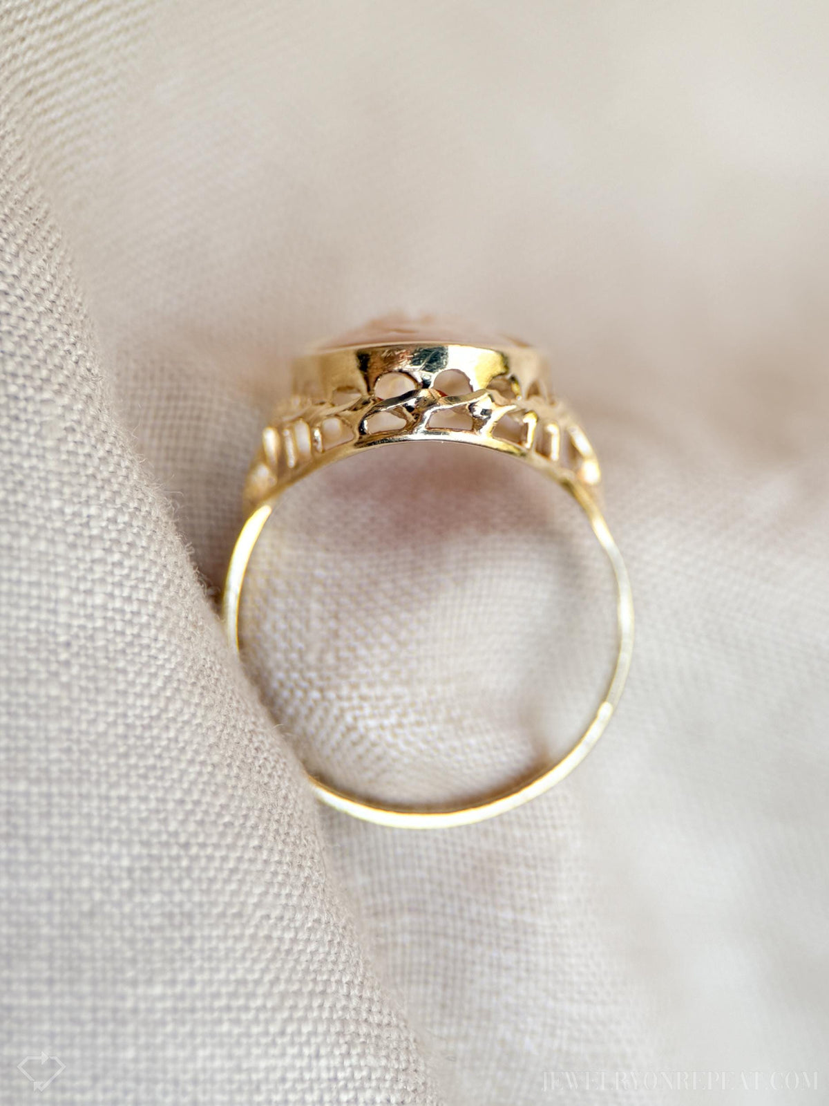 Vintage 1940s Cameo Gemstone Ring in 14k Gold