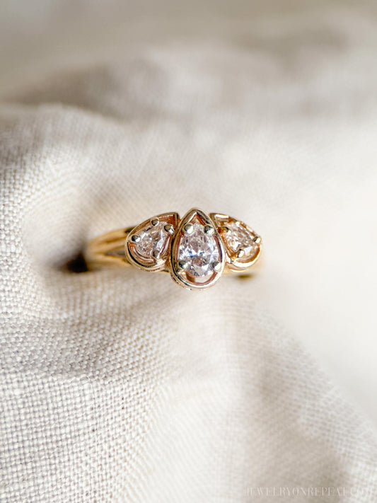 Vintage Diamond Three Stone Engagement Ring in 14k Gold, Retro Jewelry from the 1990s - Timeless, Sustainable, @JewelryOnRepeat